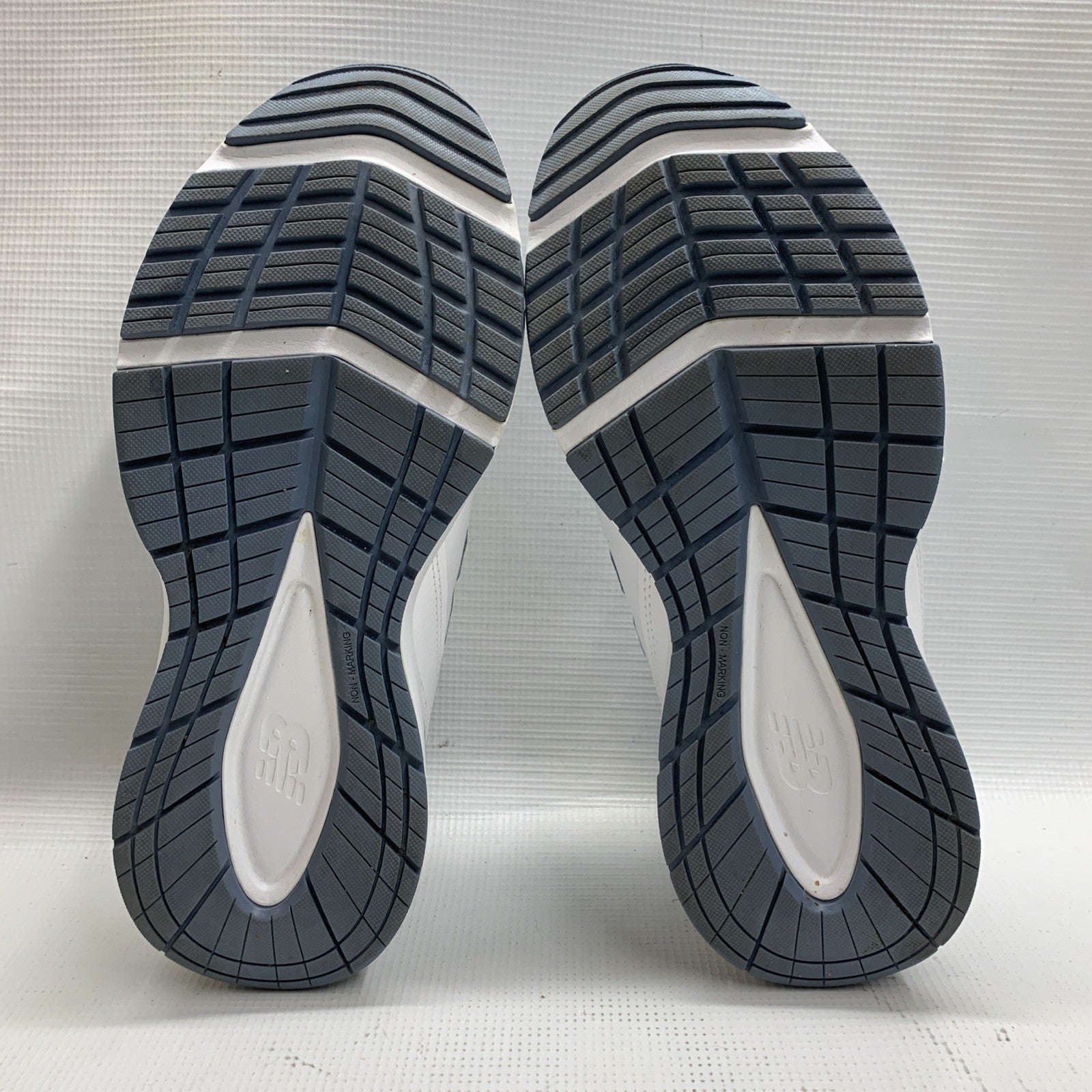 New Balance 608 V5 Womens 10.5 Men's 9 Walking Shoes White Blue Casual Sneakers