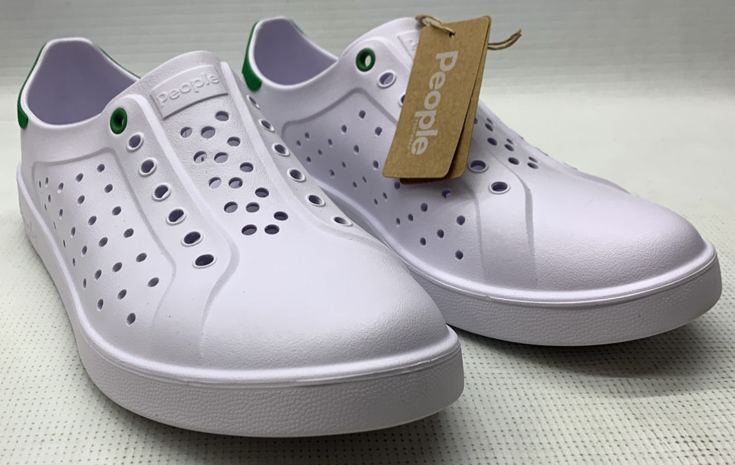 Ace, Water Sneaker Shoes  Men’s 10 Comfort, Lightweight, Yeti White Kelly Green