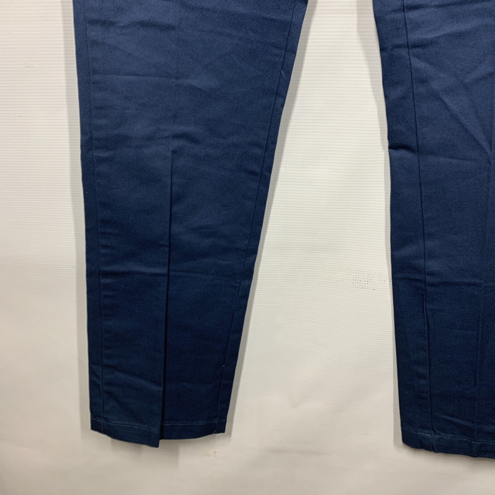 IZOD Mens Flat Front Non Iron Max Straight Fit Chino Jeans Blue 30x32 Long Pants