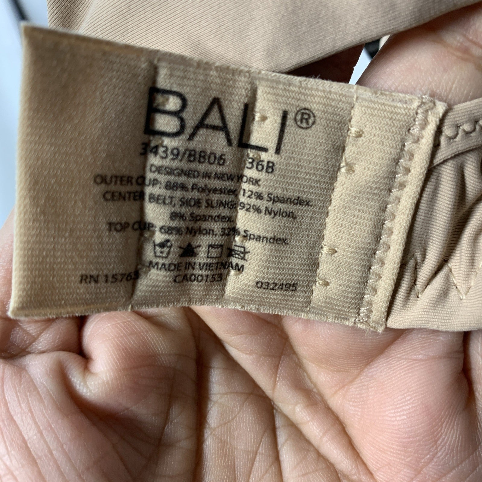 Women's One Smooth U Ultra Light Bra Illusion Neckline Nude DF3439 Size 36B