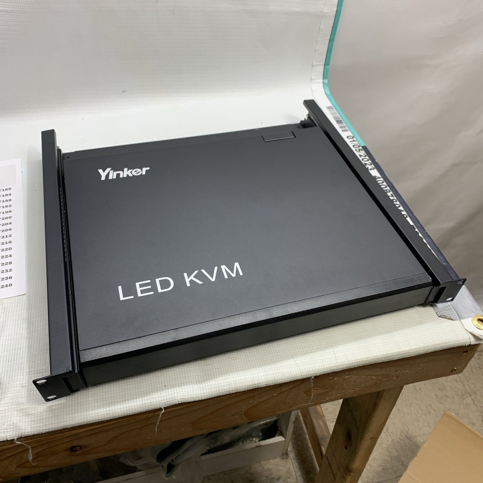 LCD KVM Switch VGA, 17'' LCD Monitor Rack Mount KVM Console 8 Port for 1U 19'...