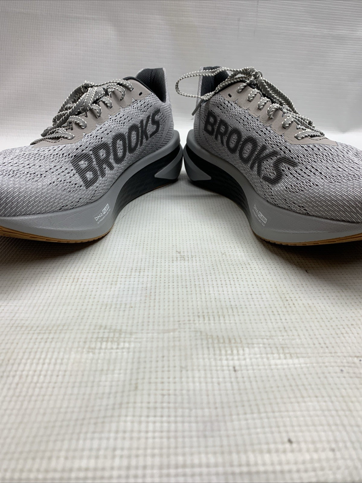 Brooks Hyperion 2 Women’s 11 Gray Running Athletic Sneakers Lace-up Breathable