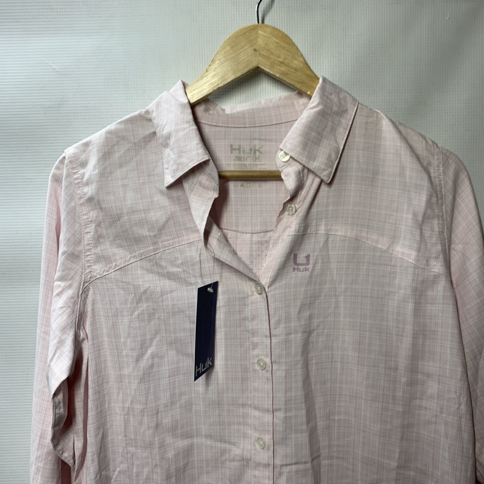 Huk Women's Standard Tide Point Long Sleeve Collared Fishing Shirt Pink Medium