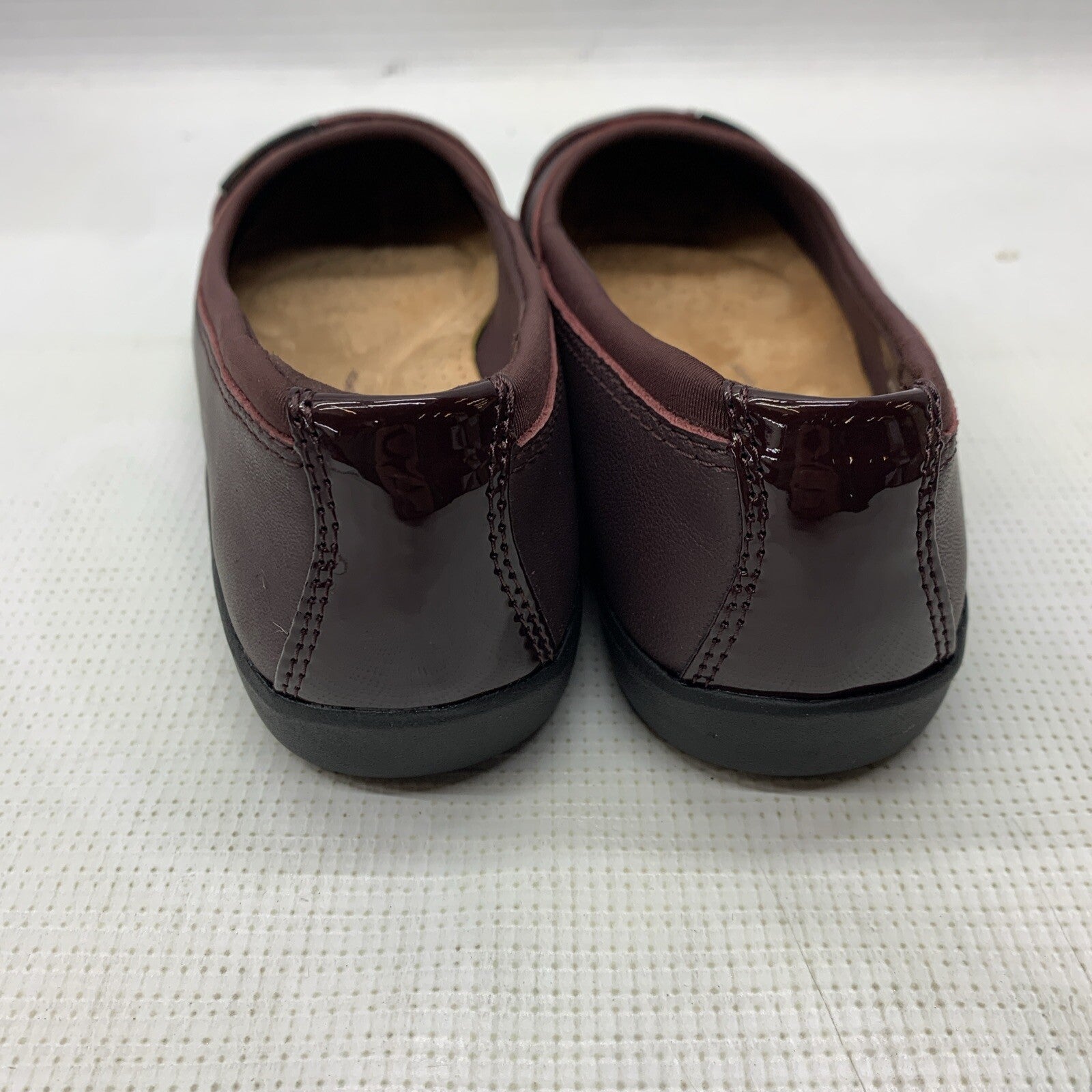 Clarks Women's Leather Ballet Flat Meadow Rose Wine Sandal Size 6.5M Slip-on