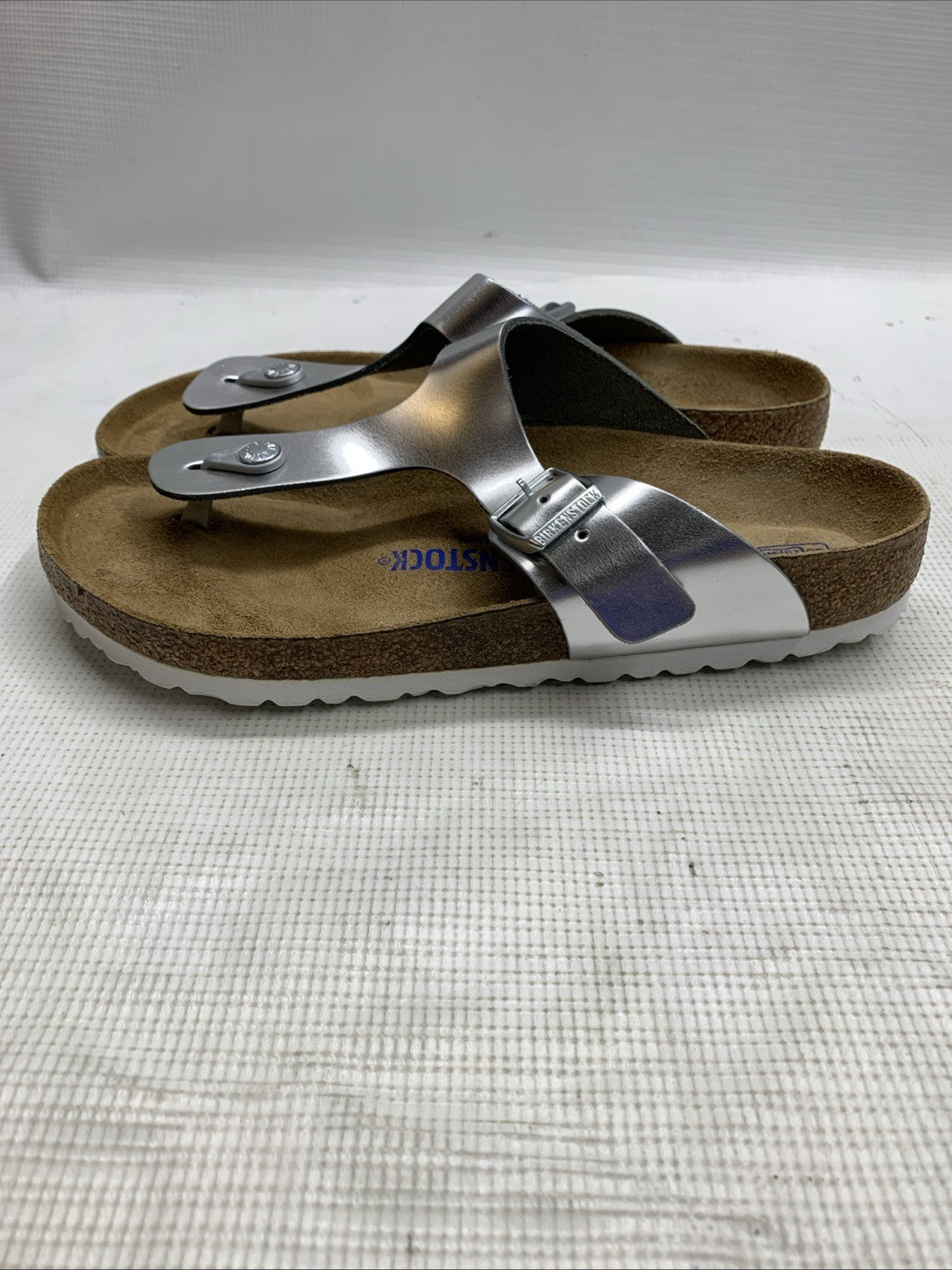 Birkenstock Women's Flip Flop Flo Metallic Sliver Size 10 Slip-on Thong Sandals