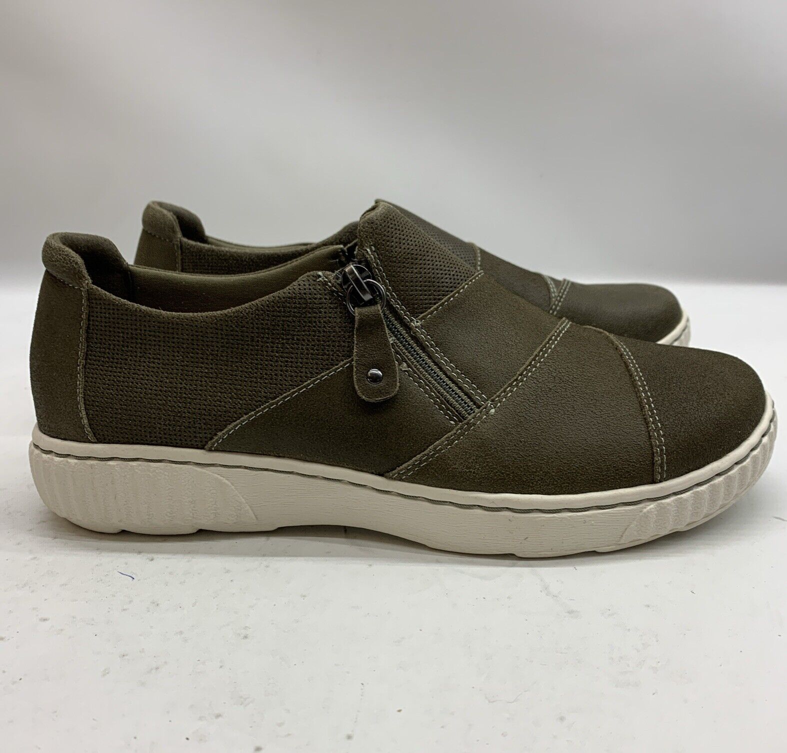 Clarks Womens Caroline Grace Shoes Olive Suede Size 8.5M Round-toe Comfort Flats