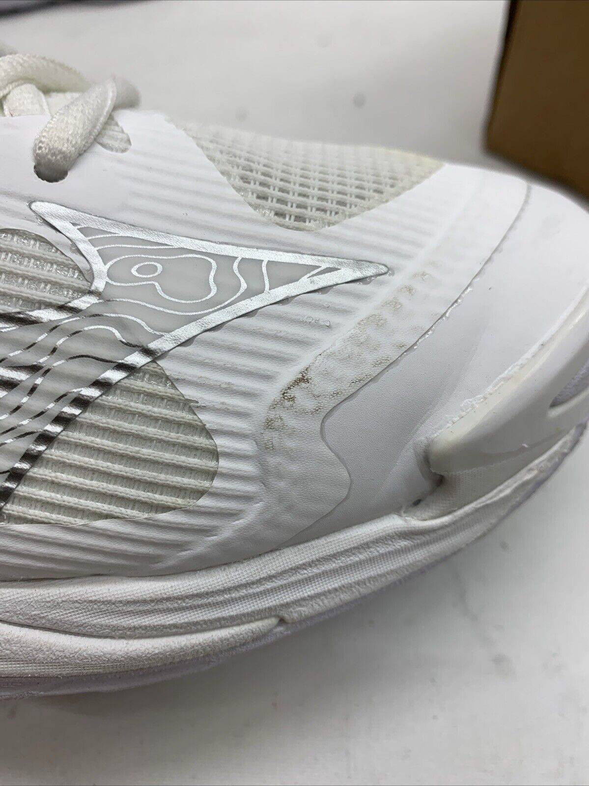 Mizuno Enerzy Women's Wave Momentum 3 Volleyball Shoe White Size 9 Lace-up Sneak