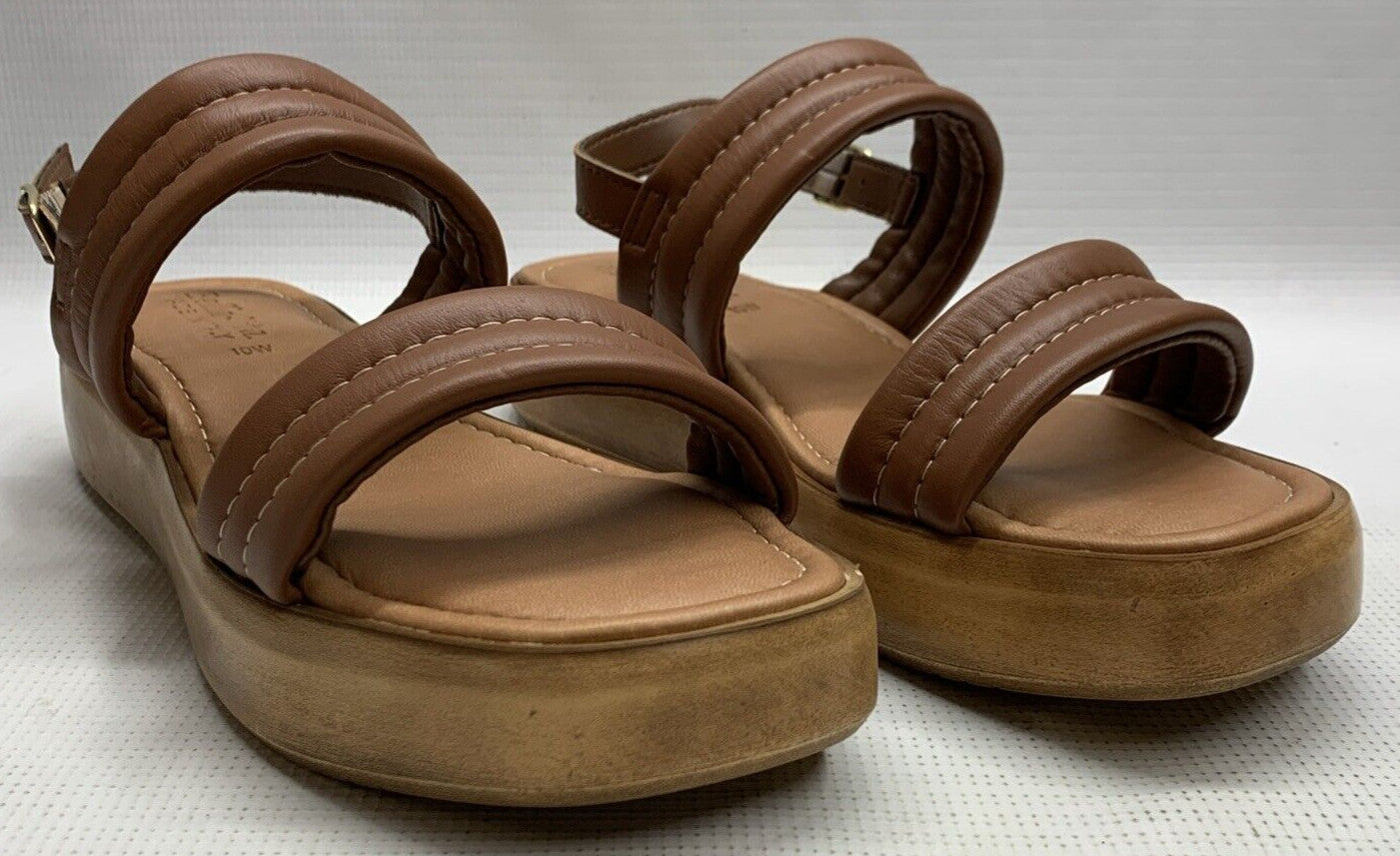 Bella Vita Women's Ode-Italy Whiskey Italian Leather Flat Sandal Size 10W Brown