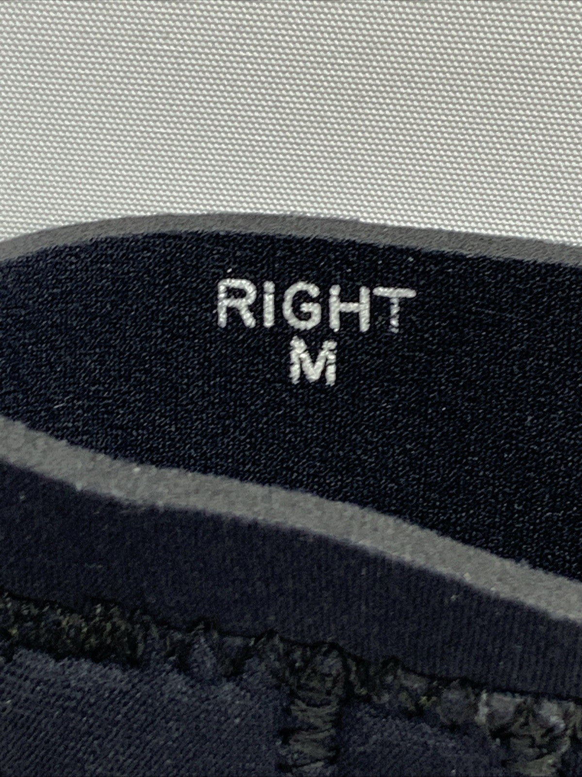 DonJoy Lateral J Patella Medium Hinged Neoprene Knee Support Brace for Right Leg