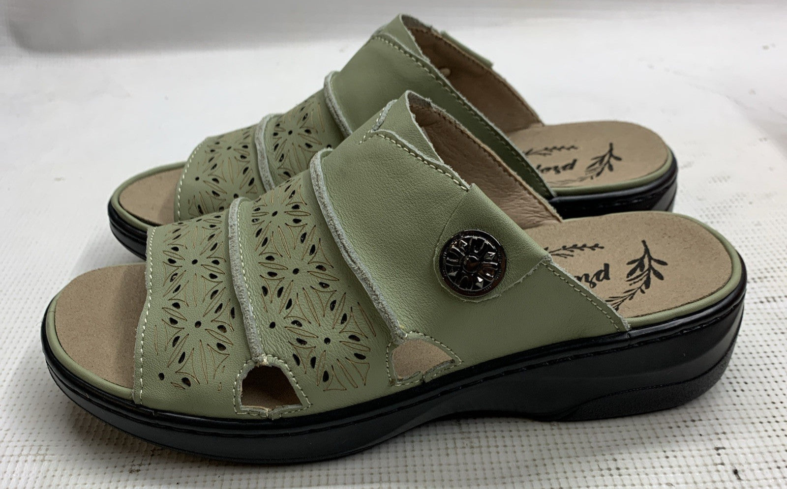 Propet Gertie CutOuts Slide Women's Green Casual 6 Sandals Green WSO041L Slip-on