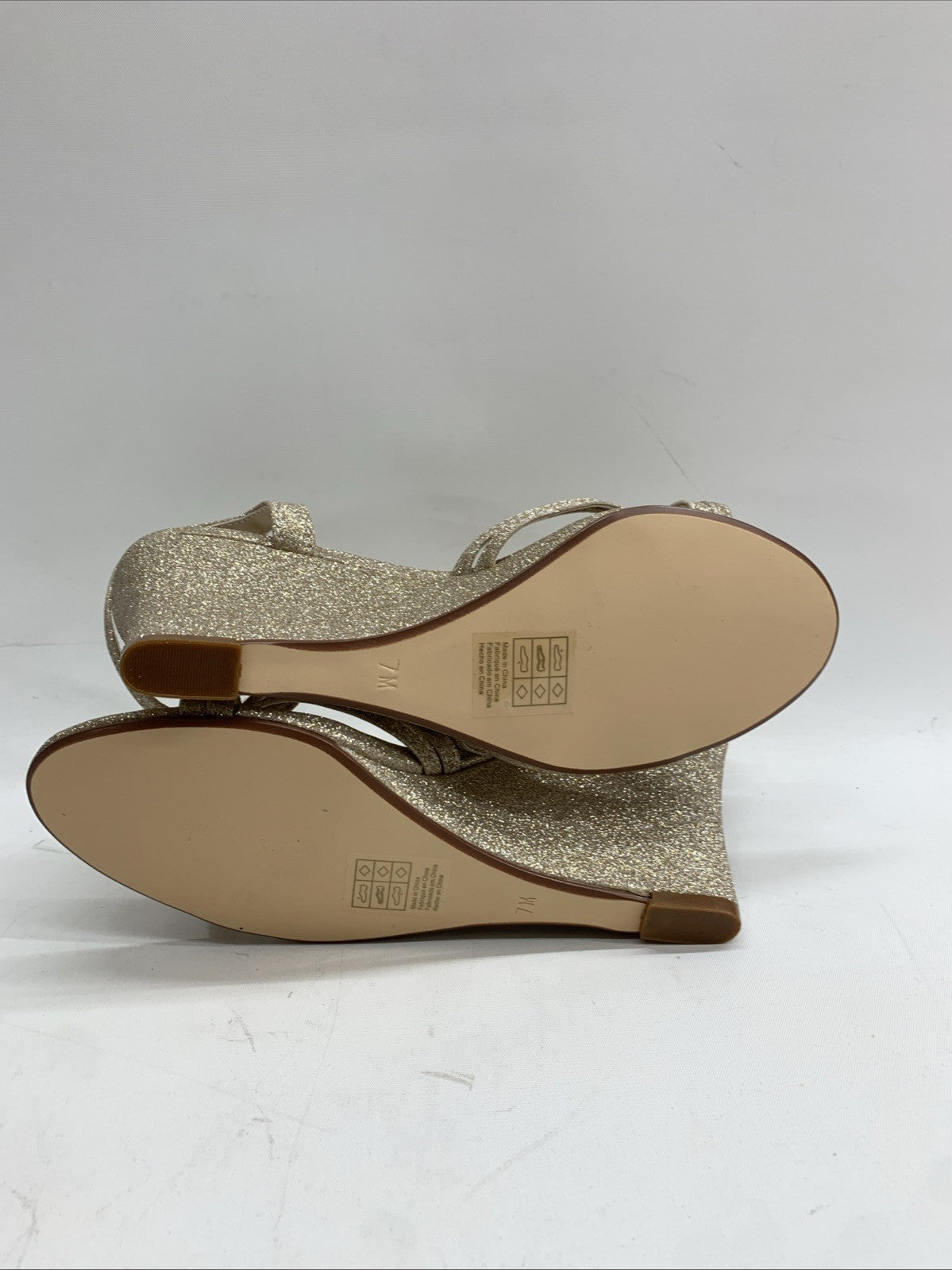 Touch Ups Buffy Women's Wedge Heel Classic Sandal 4243M Size 7M Buckle Champagne