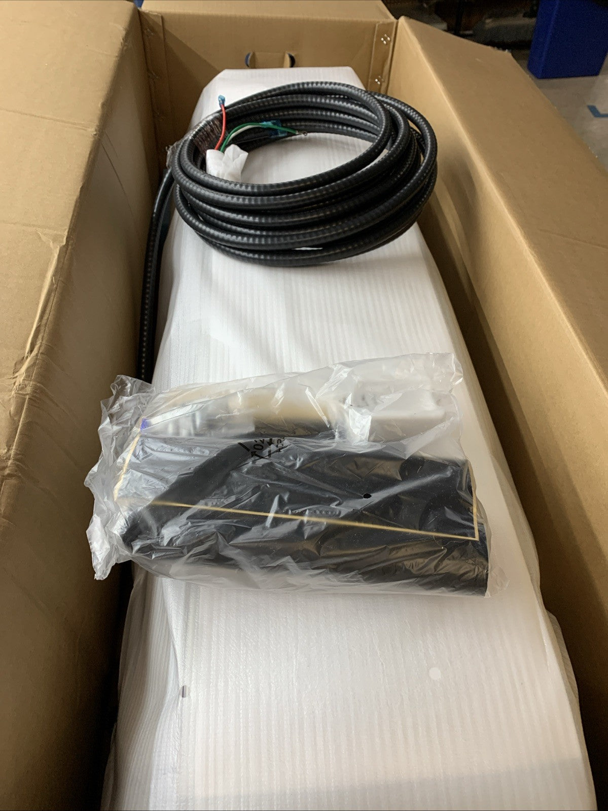 MrCool 18K 5th Generation Mini-Split Air Handler 230V DIY-18-HP-WMAH-230D25-O