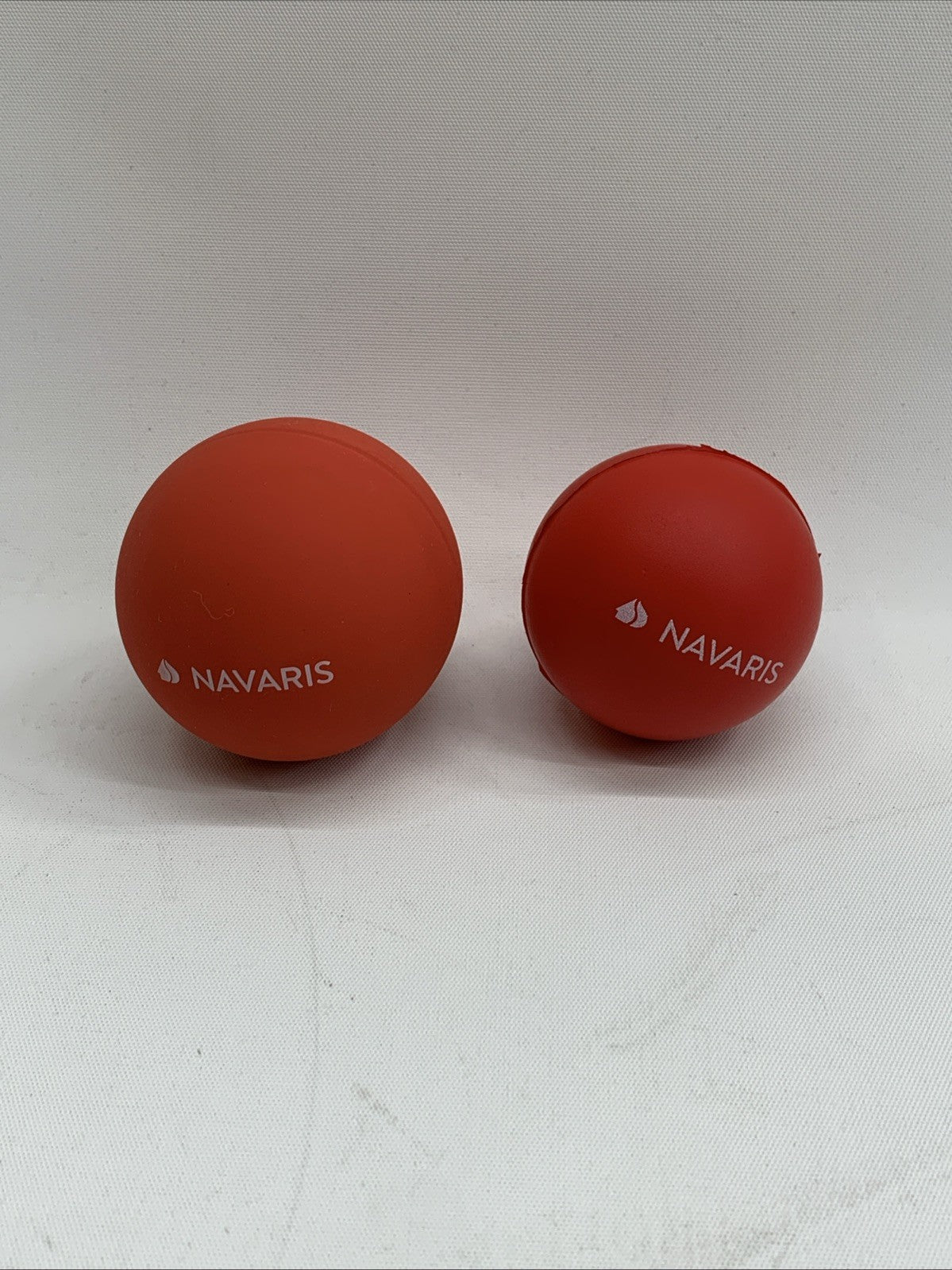 Navaris Wooden Beach Rackets Set Includes 2 Paddles and 2 Balls Red Outdoor