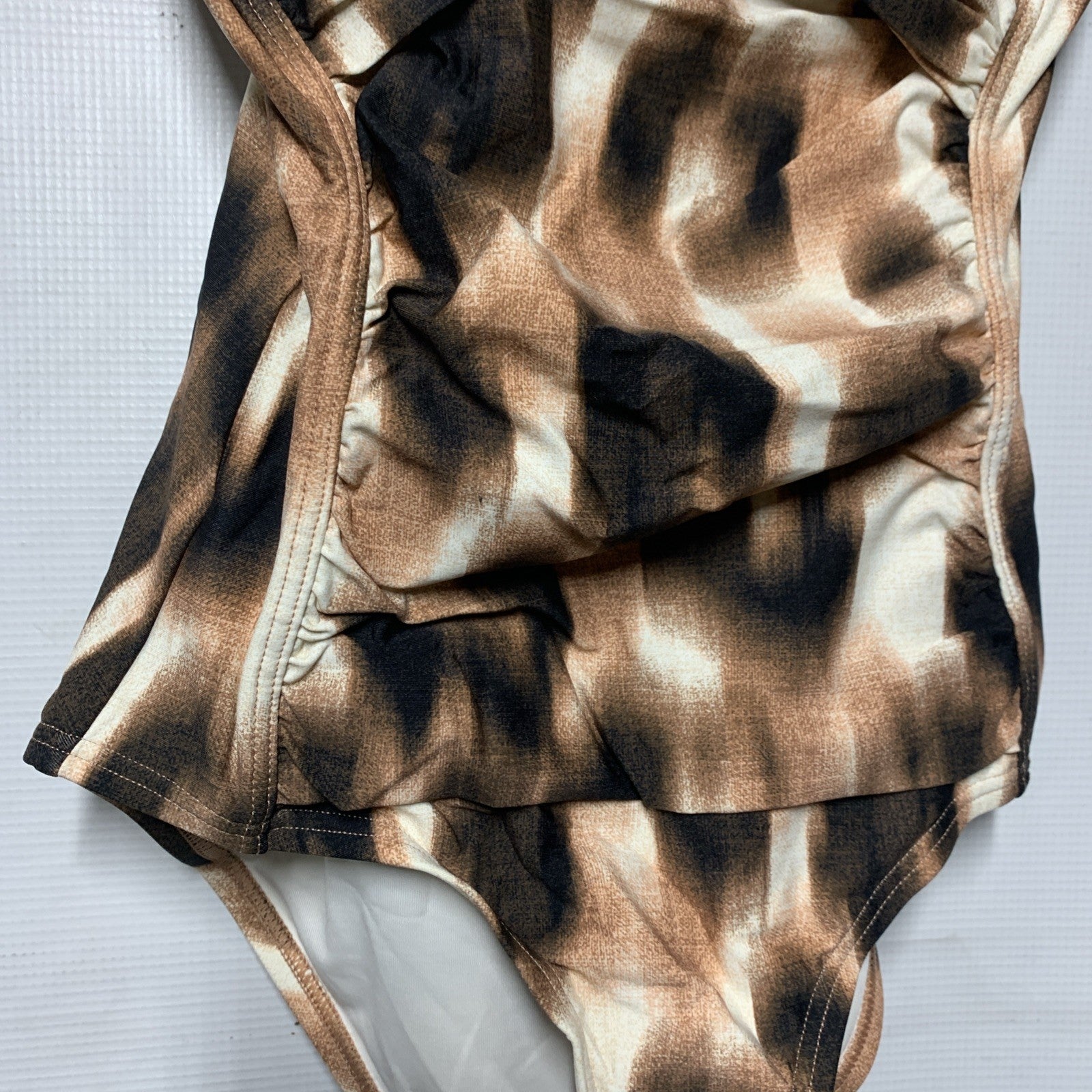 DKNY Women's U-Wire Bandeau One Piece Swimsuit with Tummy Control Swimwear XS