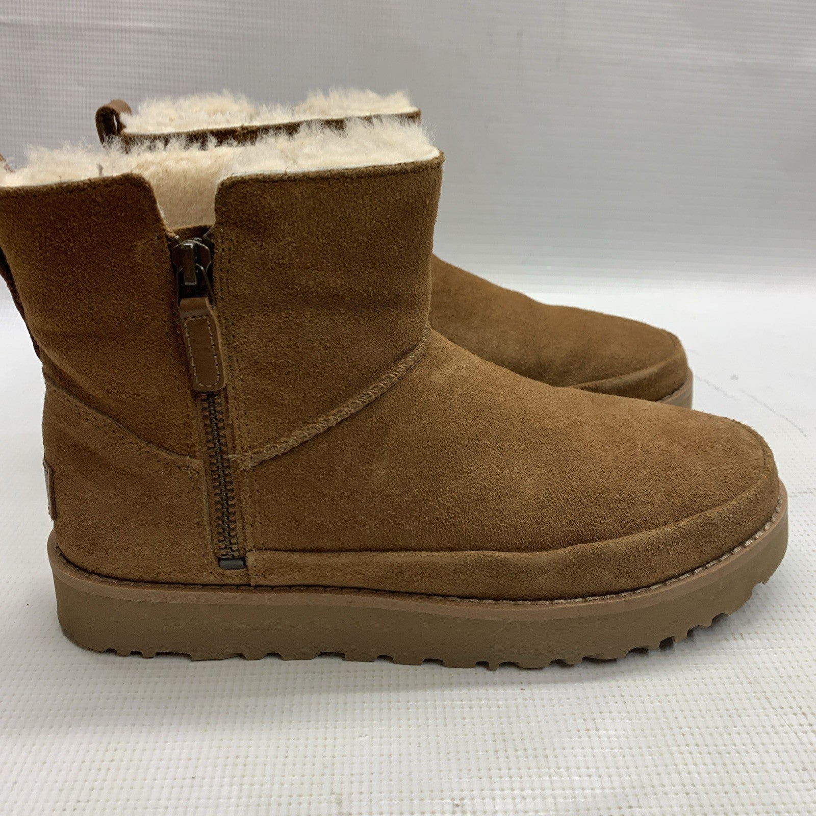 UGG Mini Big Kids Classic Boots in Brown Chestnut Size 5 K/1157732K Side Zip