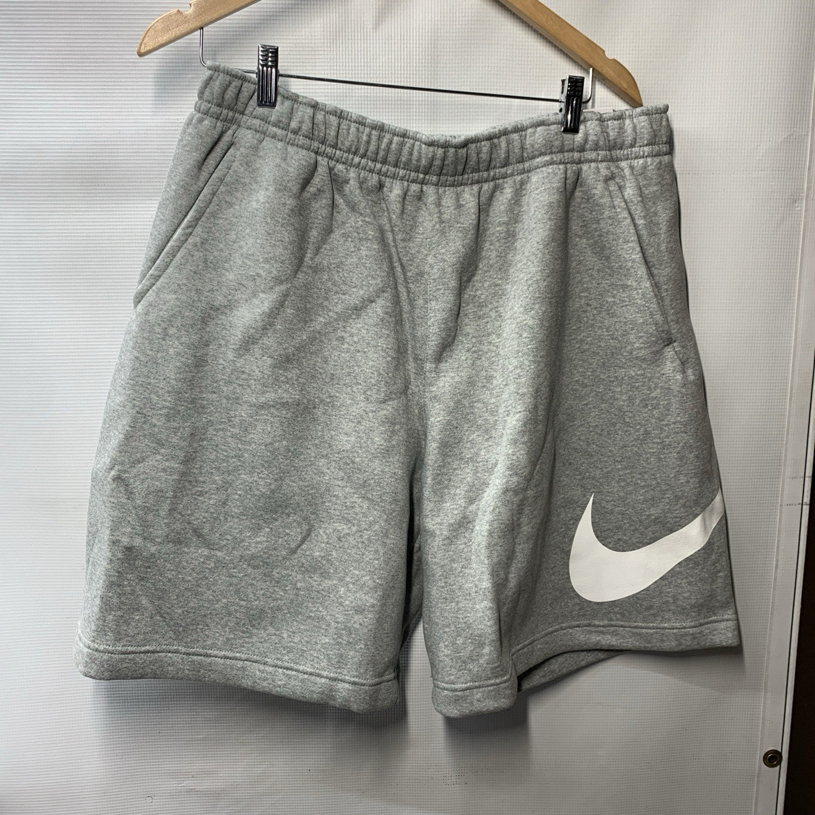Nike Gym Walking Running Gym Shorts Men's Size XL Standard Fit with Pockets