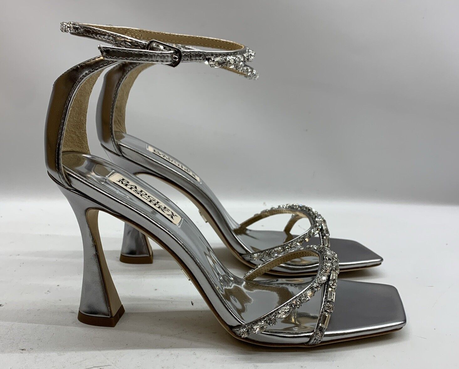 Badgley Mischka Women's Ziana Sillea Heel Sliver 6.5 Breathable Leather Lining