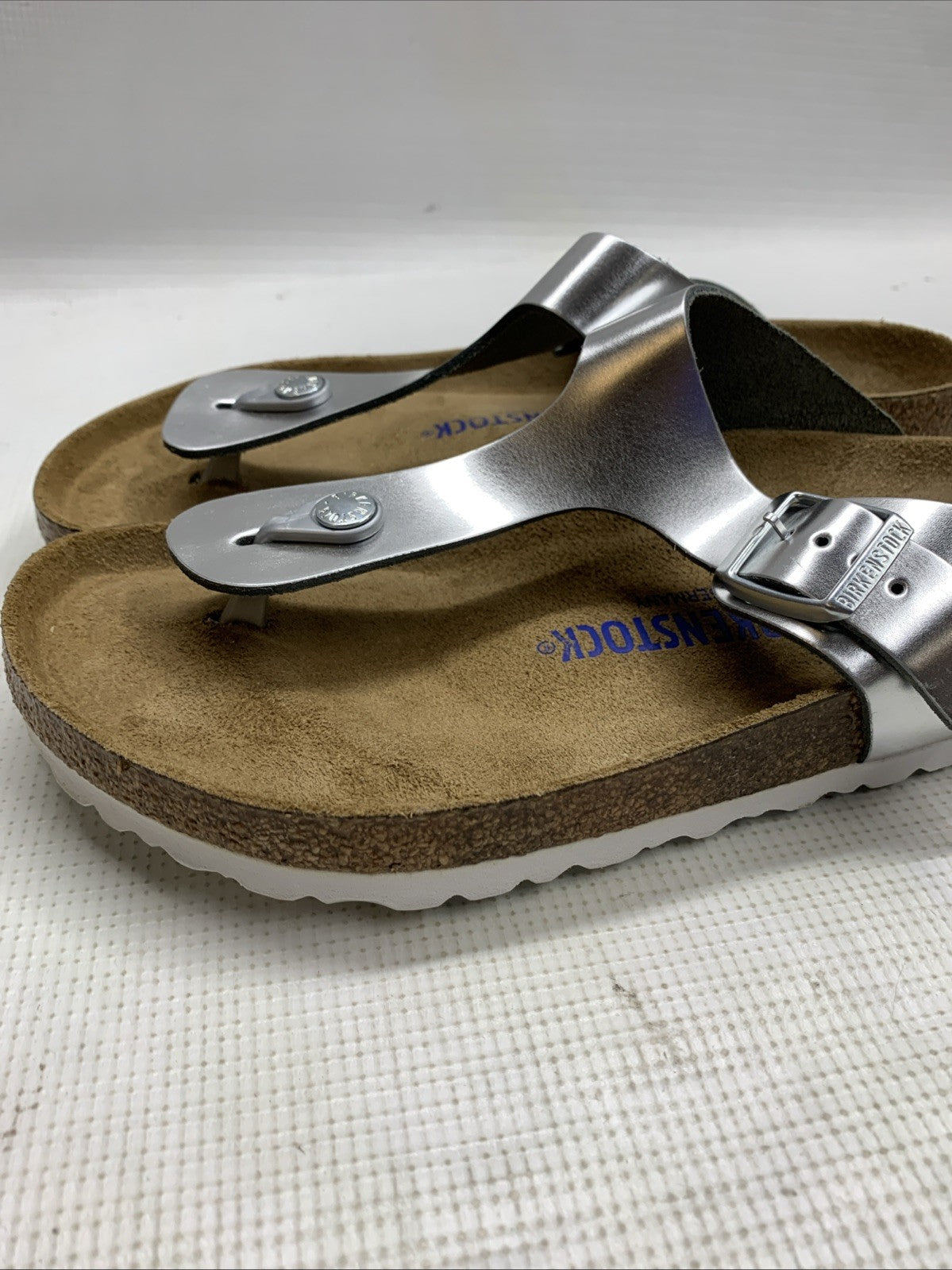 Birkenstock Women's Flip Flop Flo Metallic Sliver Size 10 Slip-on Thong Sandals