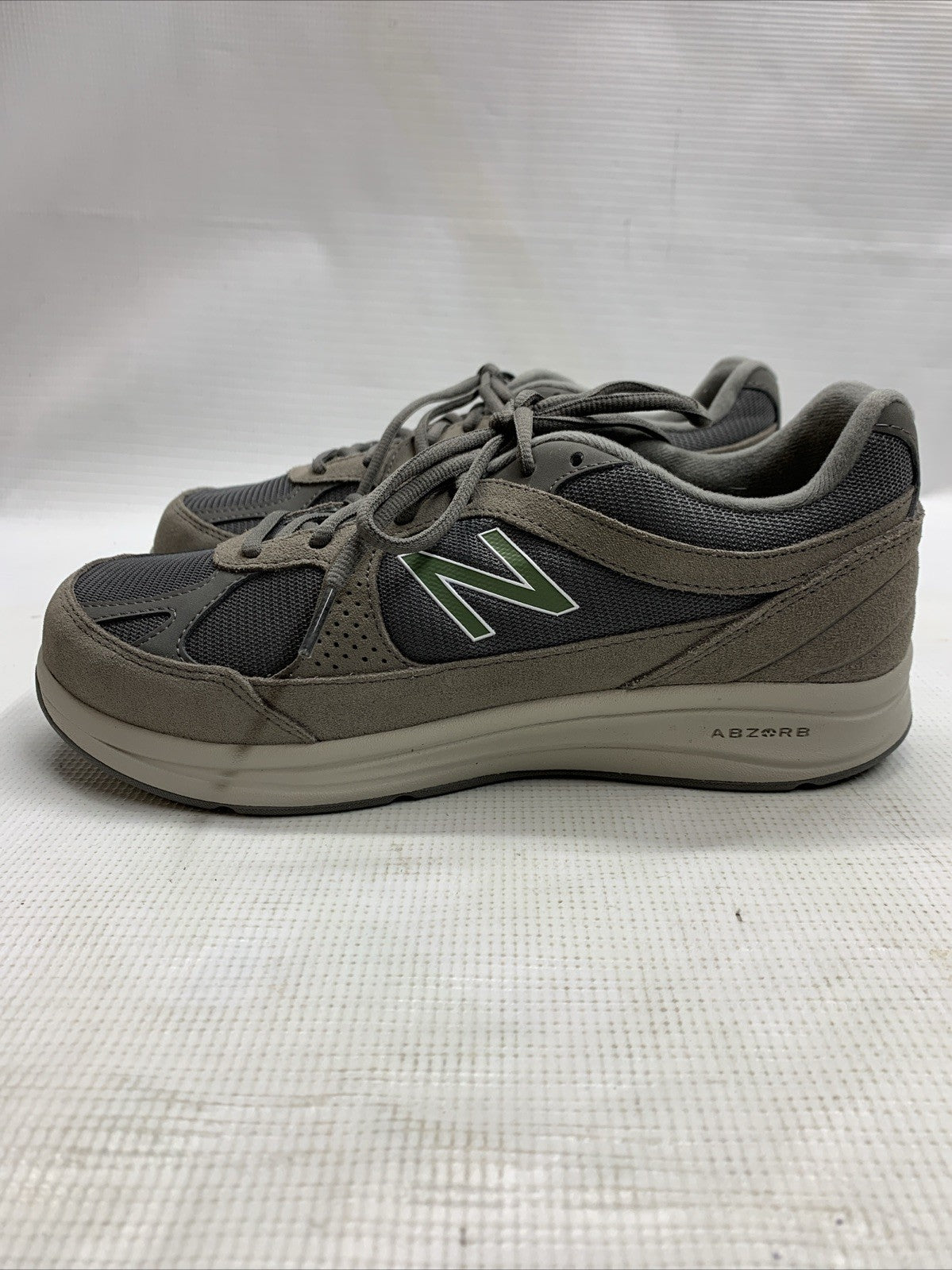 New Balance 877 XMW877GT Mens Gray Suede Lifestyle Sneakers 8 Wide Lace-up Shoes