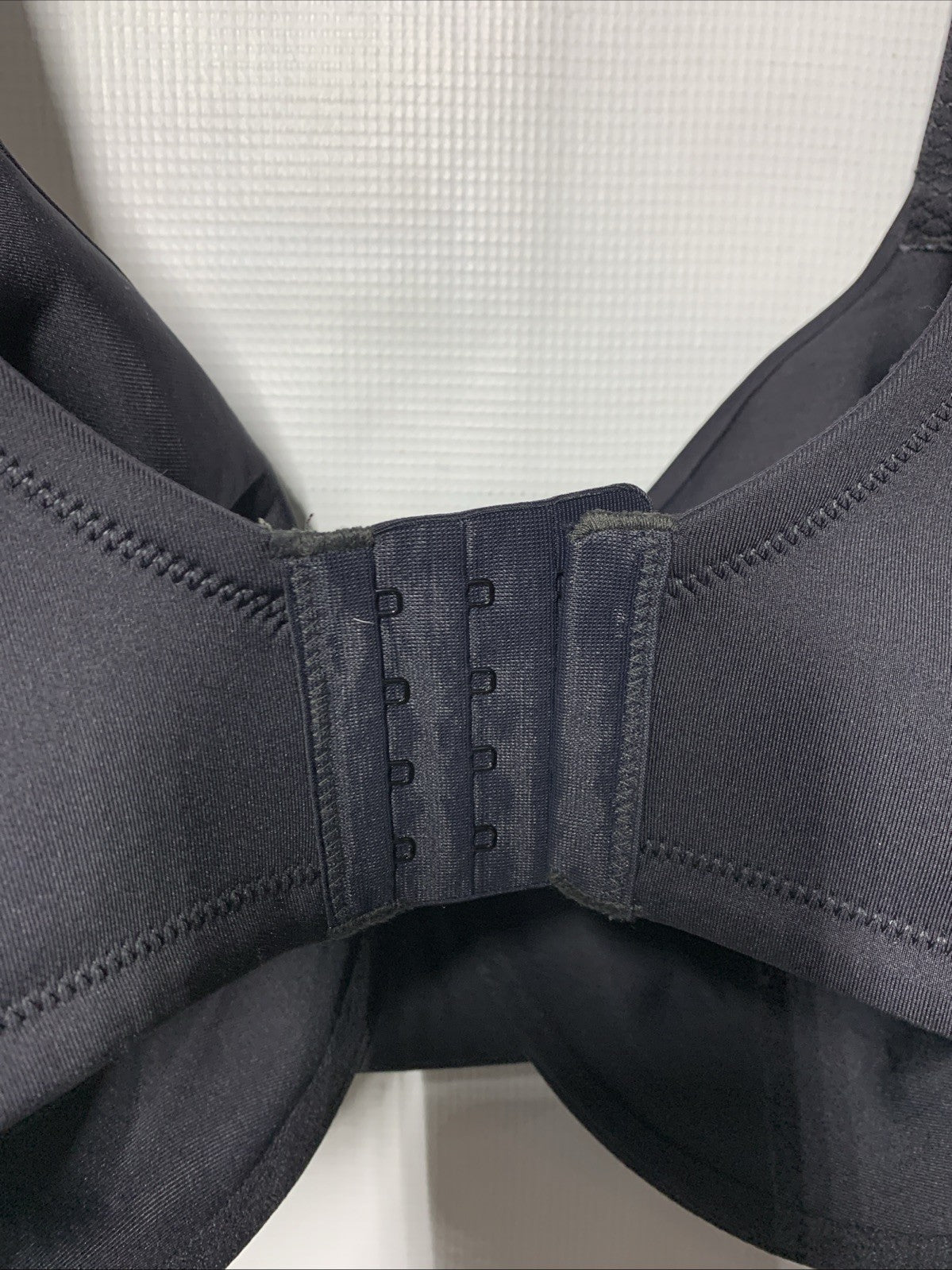 Vanity Fair 76080 women's black underwire minimizer bra with back smoothing, 36H size, designed for comfortable support and shaping.