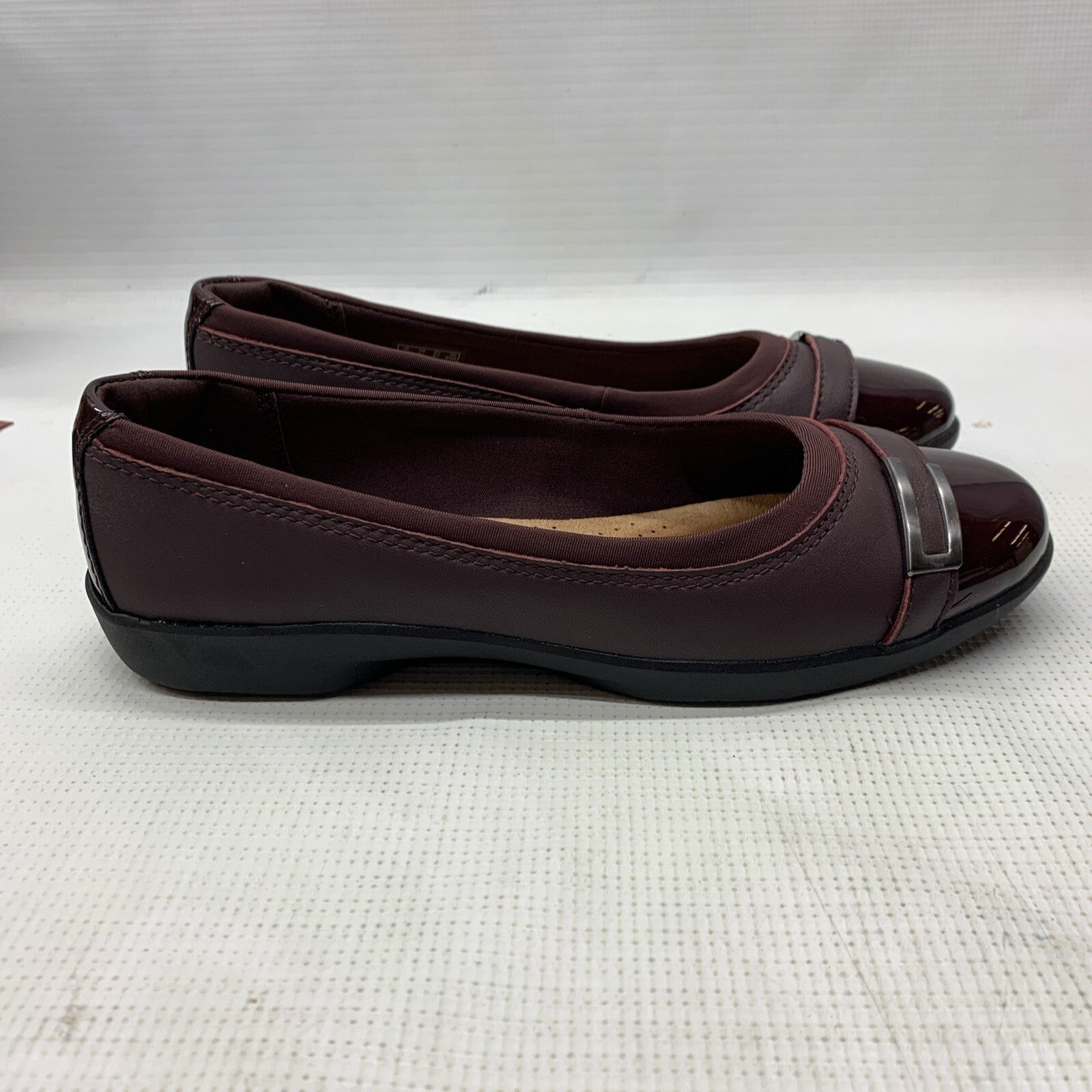 Clarks Women's Leather Ballet Flat Meadow Rose Wine Sandal Size 6.5M Slip-on