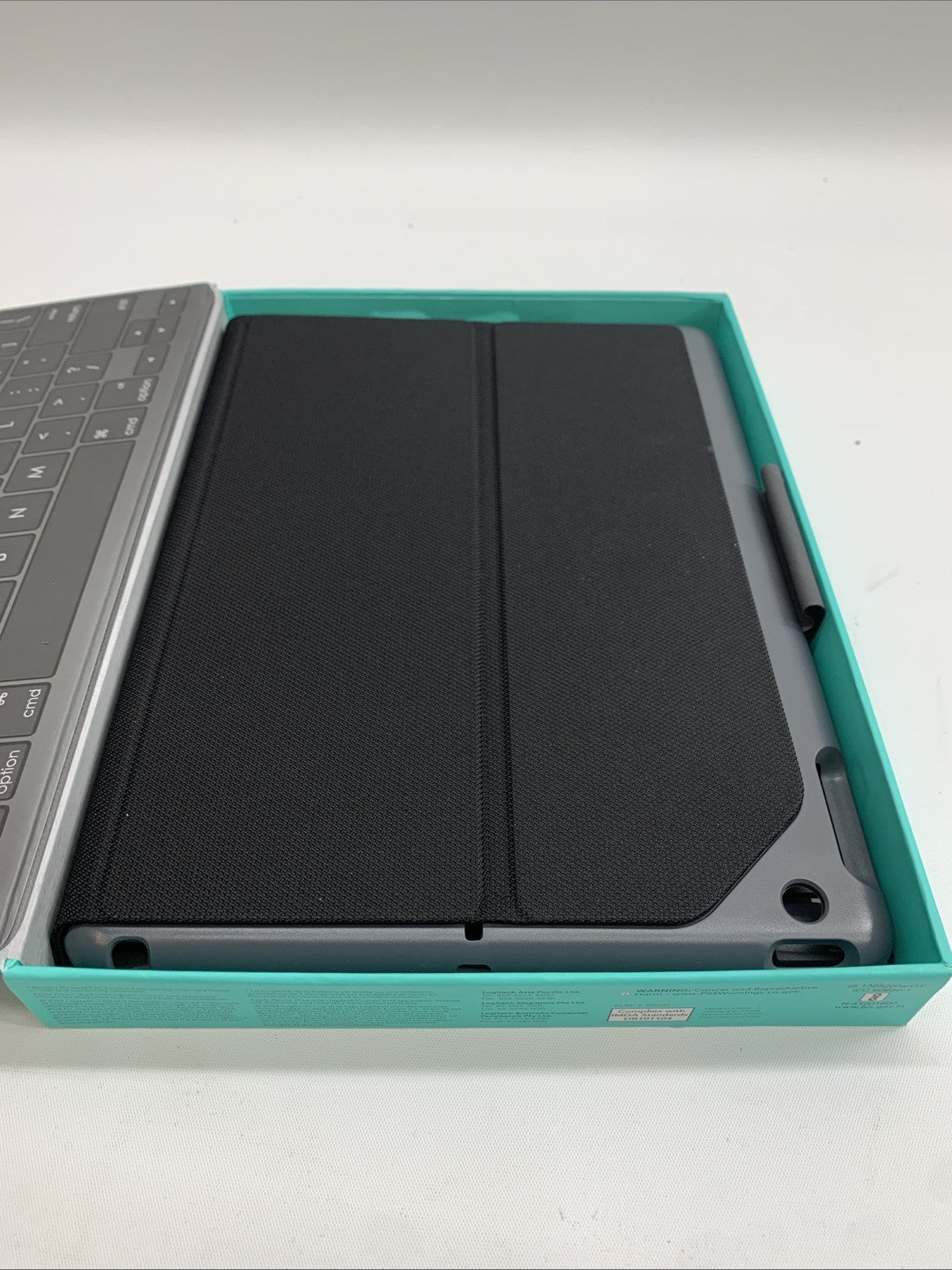 Logitech Slim Folio Keyboard/Cover Case Folio w/Bluetooth for iPad 5th/6th Gen