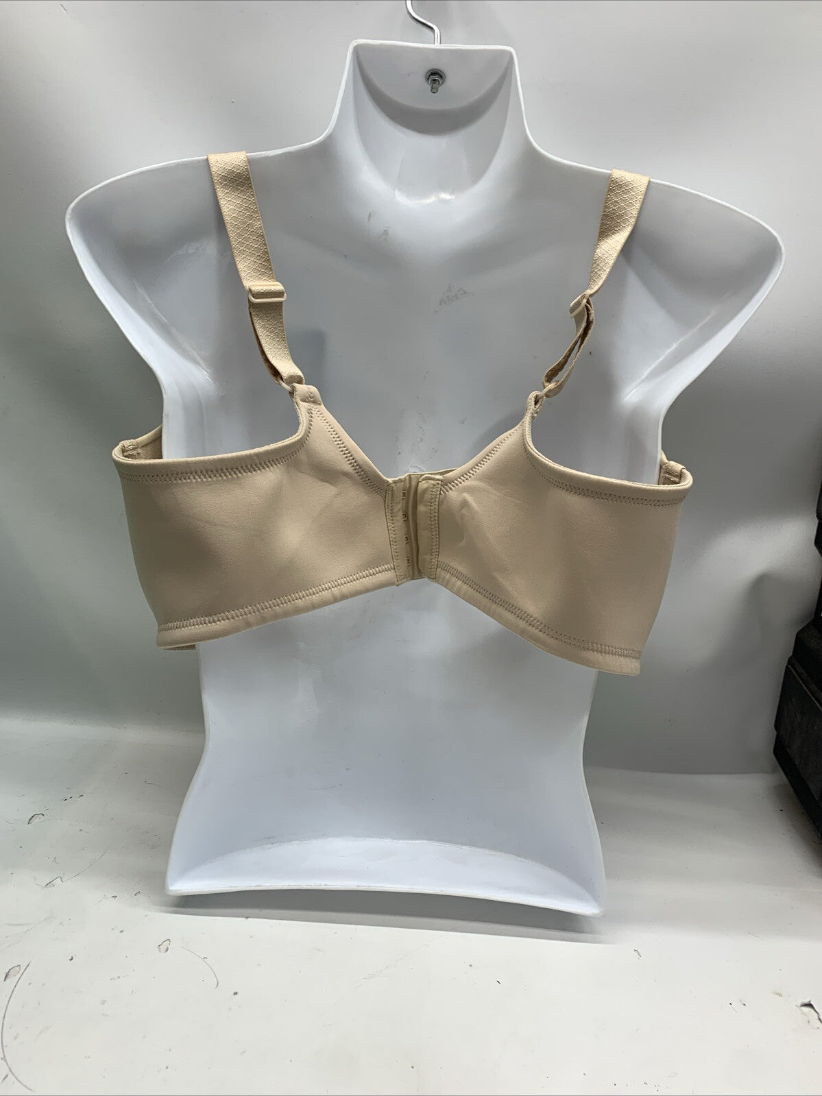 Vanity Fair Beautiful Benefits Contour Back Smoother Bra 76380 Size 38DD Beige