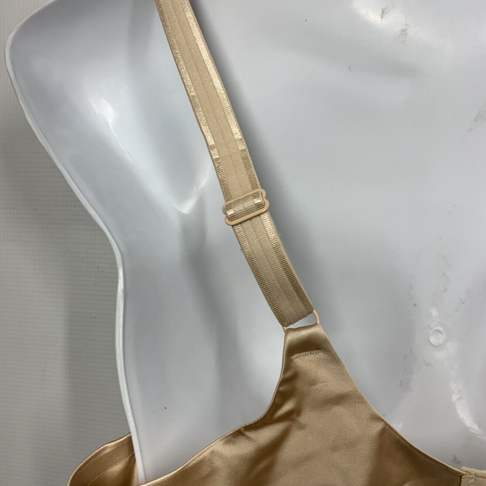 Bali Women's One Smooth U Smoothing And Concealing Underwire Bra Size 38C Beige