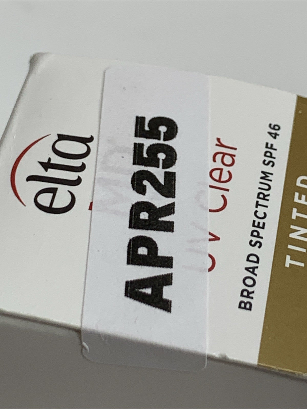 EltaMD UV Clear Tinted Broad-Spectrum SPF 46 Lightweight Oil-free Sunscreen 48g