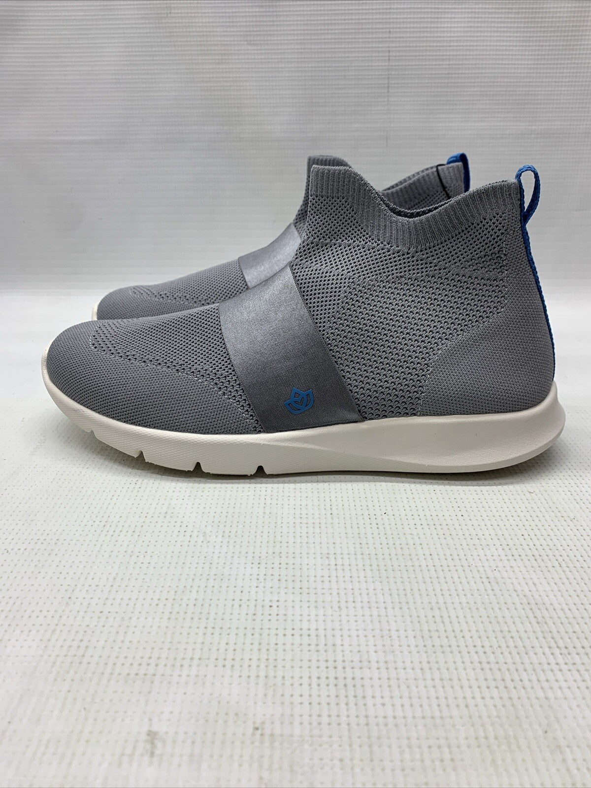 Spenco Women's Karma Deluxe Sneaker, Ghost Grey Size 9.5D Casual Shoes Non-slip