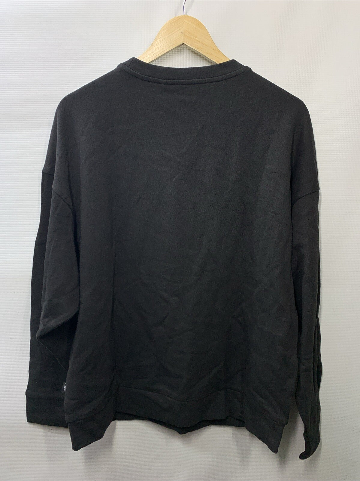 PUMA Women's Better Essentials Crew Sweatshirt Size Large Long Sleeve Black