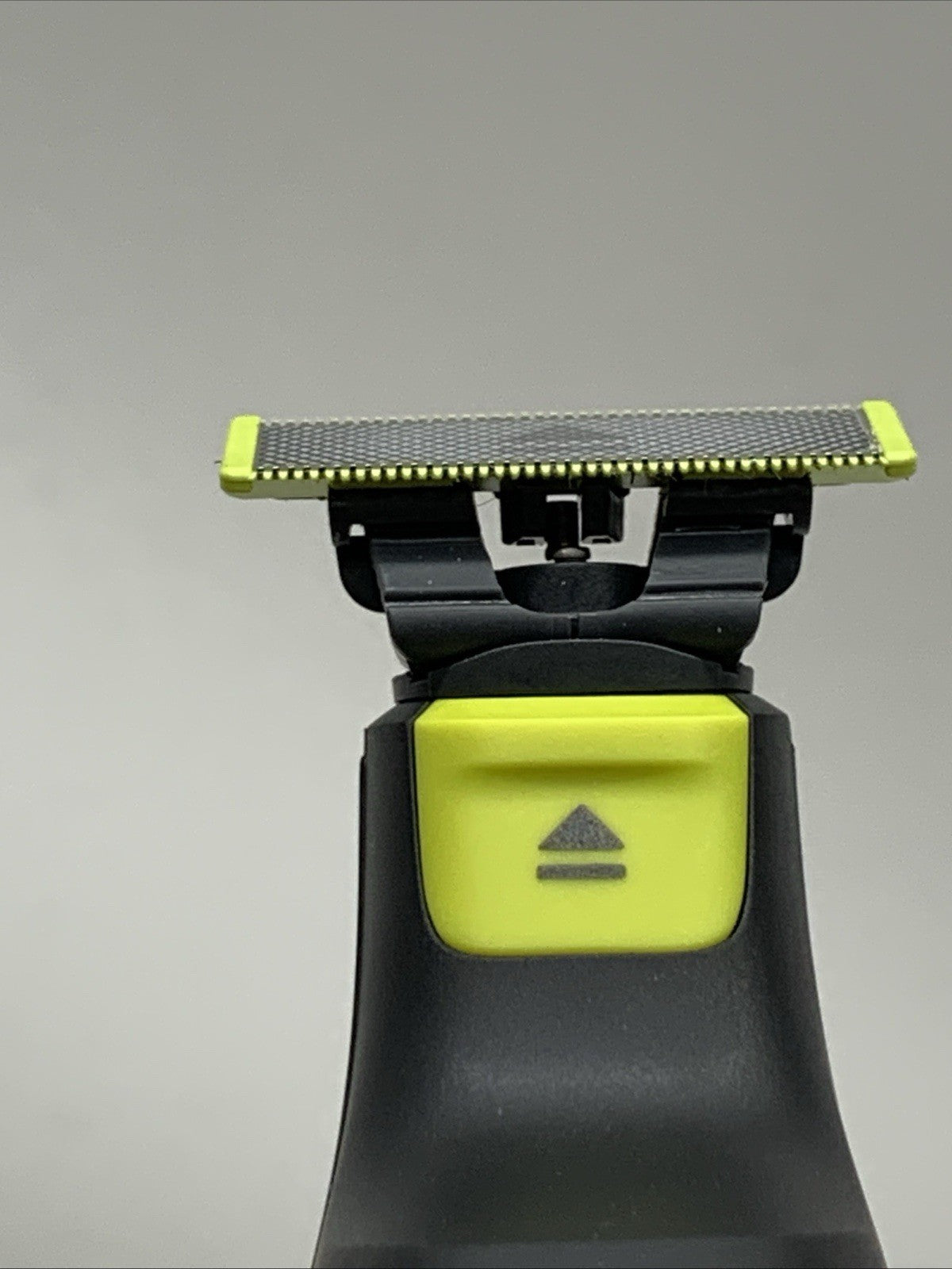 Philips Norelco Oneblade Pro-Face and Trimmer and Shaver-QP6530/90 50/60hz Used