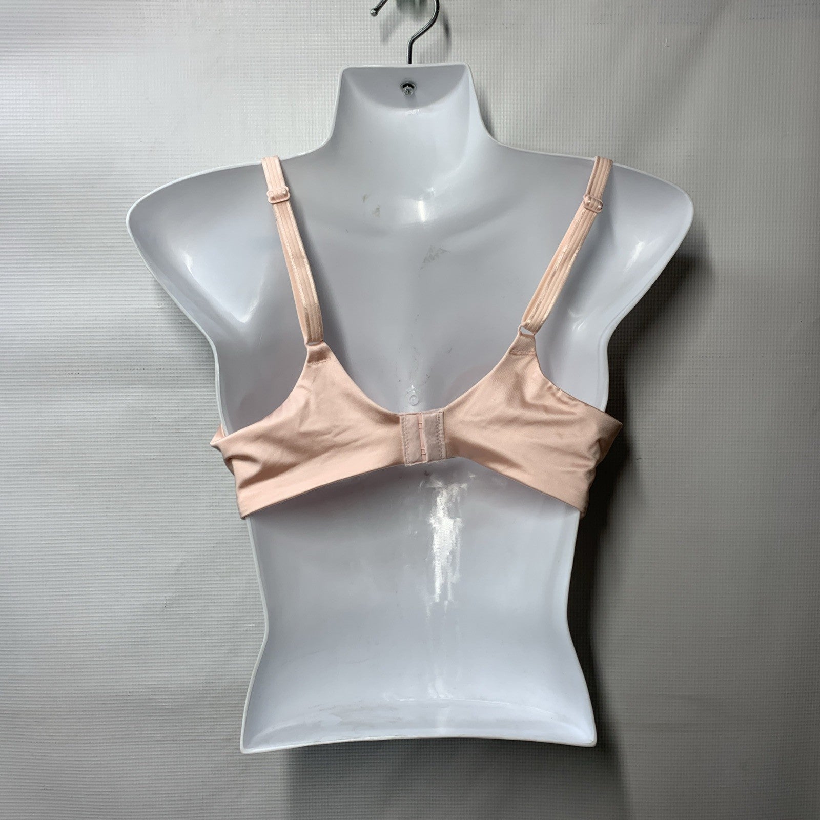 Bali Women's One Smooth U Smoothing & Concealing Underwire T-shirt Bra Size 34C