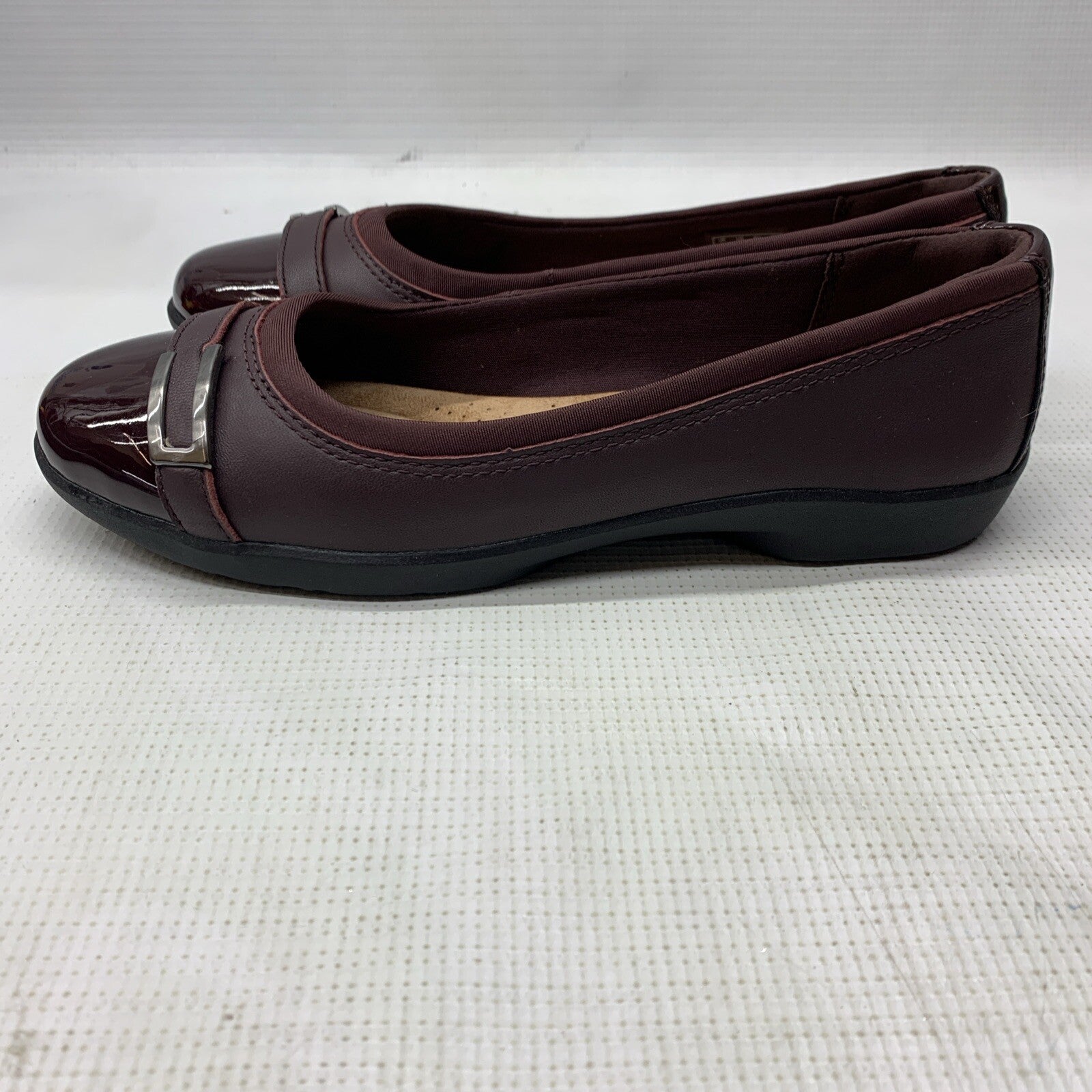 Clarks Women's Leather Ballet Flat Meadow Rose Wine Sandal Size 6.5M Slip-on