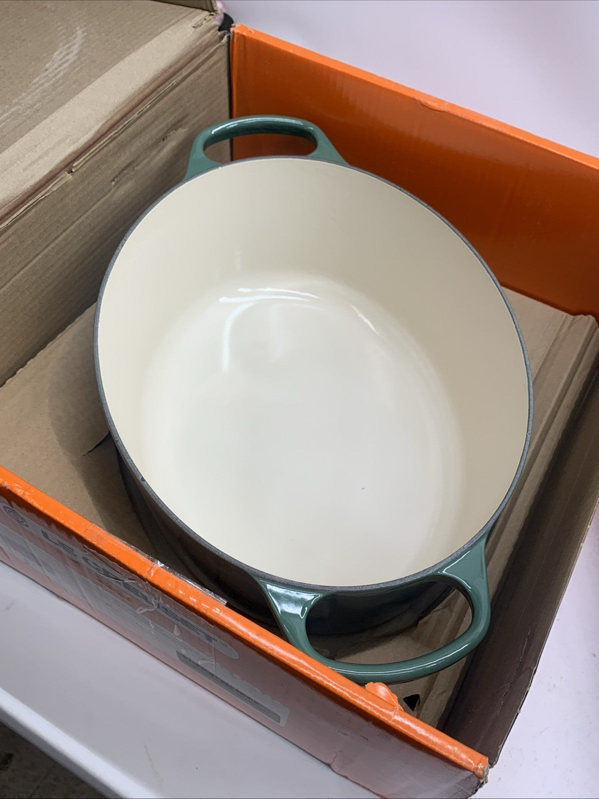Le Creuset Signature Oval Cast Iron Dutch Oven Cookware 8 qt. 33 cm Artichaut