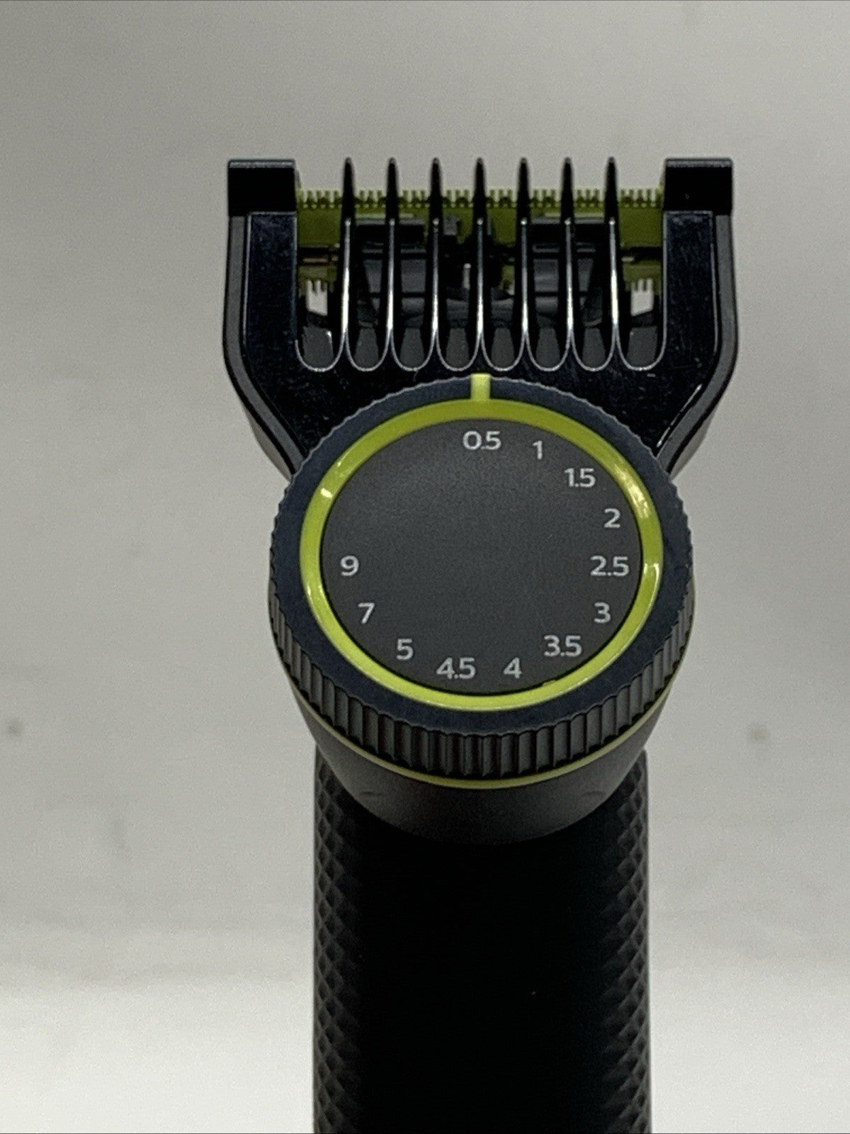 Philips Norelco Oneblade Pro-Face and Trimmer and Shaver-QP6530/90 50/60hz Used