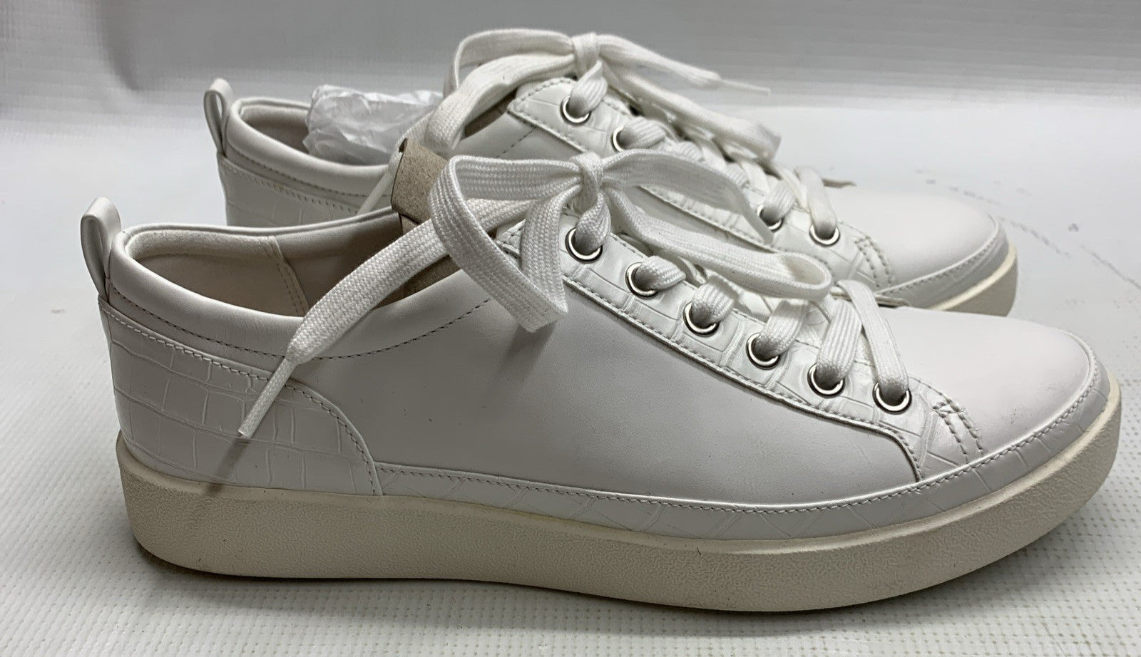 Vionic Womens Winny White Fashion Sneakers Size 9 Casual Comfort Shoes Lace-up