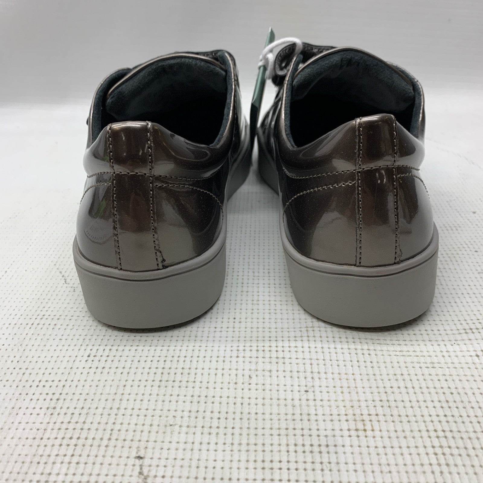 Revitalign Women's Malibu Bella Patent Pewter Sneakers Size 9B Hook & Loop Shoes