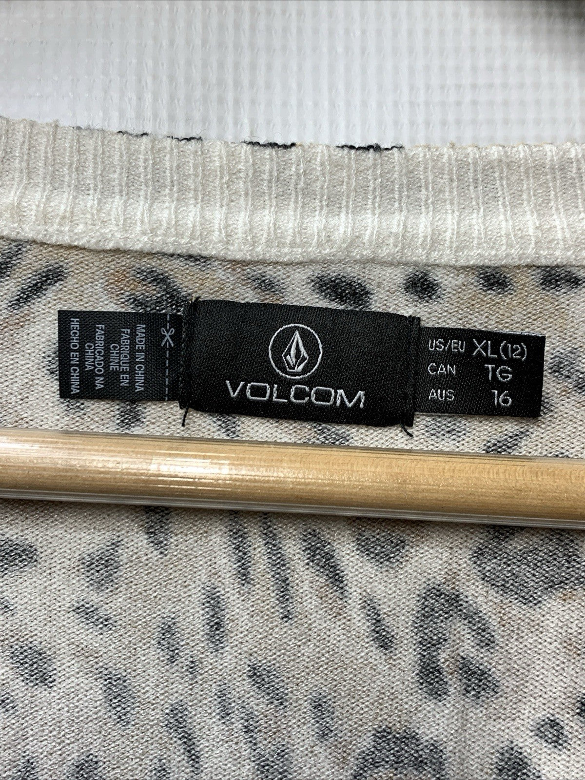 Volcom Women's Meeyoww Sweater Boxy Fitted Cardigan Size XL B0732301 Long Sleeve