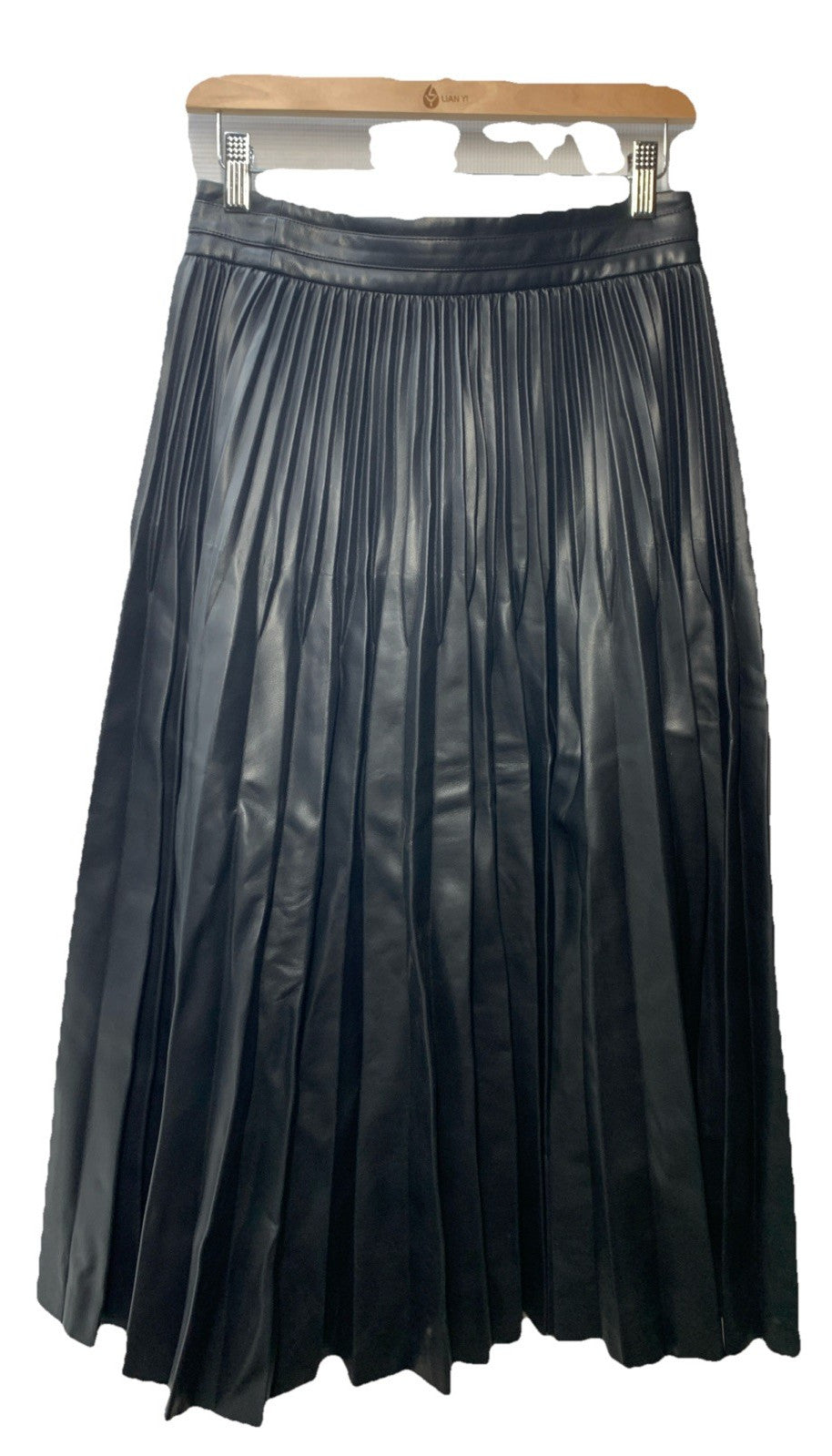 BCBGMAXAZRIA Women's Faux Leather Pleated Skirt with Back Zipper Size 6 Black