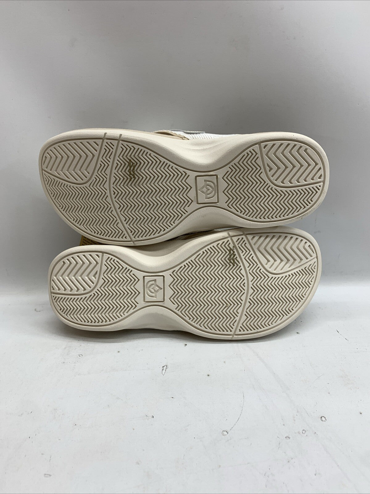Waco Tierra Womens Sandal White Size 6.5 D Open Toe Full Contact Comfort footbed
