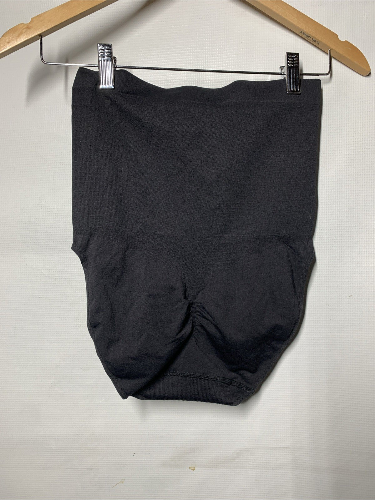 Maidenform Women's Everyday Seamless Shapewear High-Waist Brief Black Medium