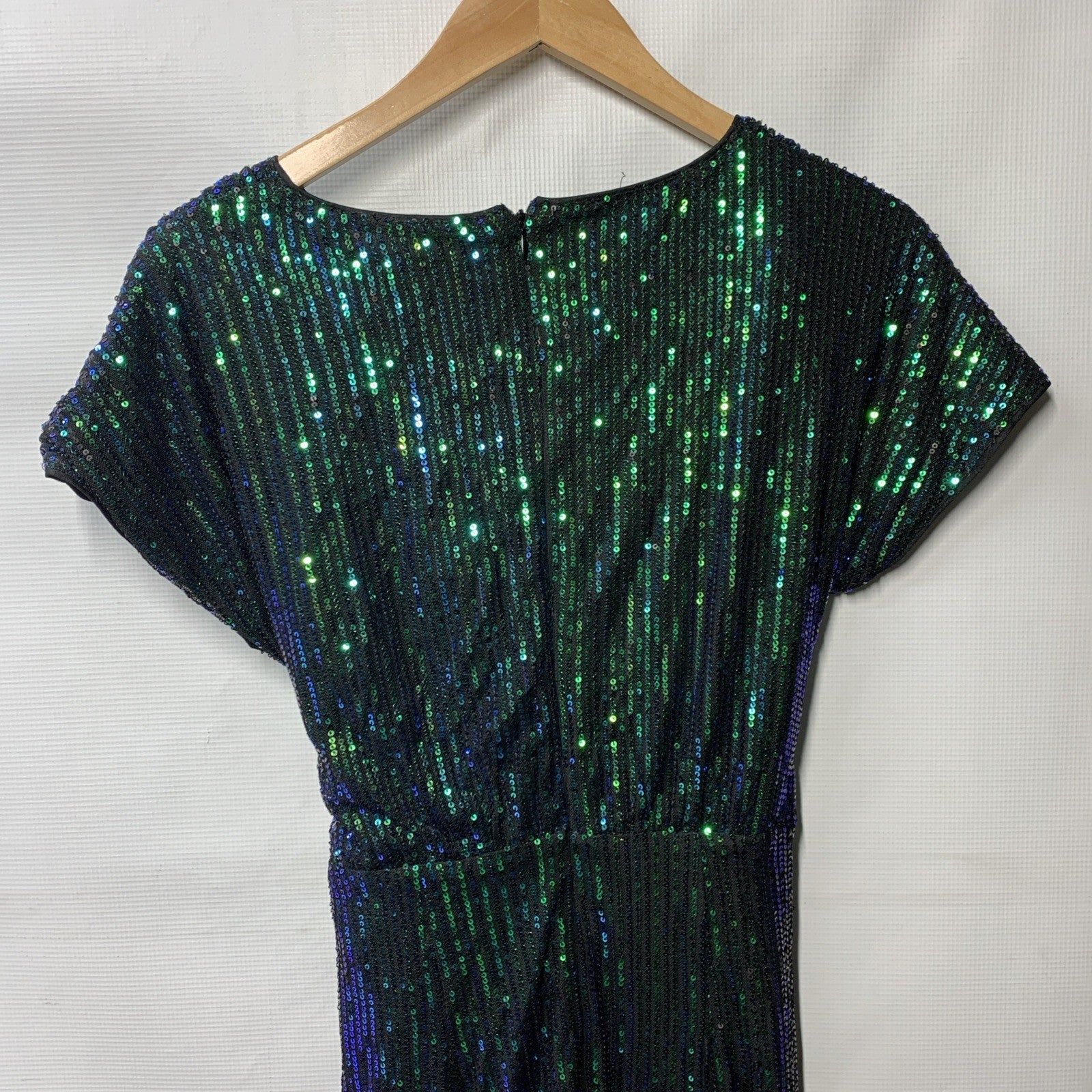 Green Grace Karin bodycon cap sleeve sequin party dress for women, size small, featuring a V-neck design.