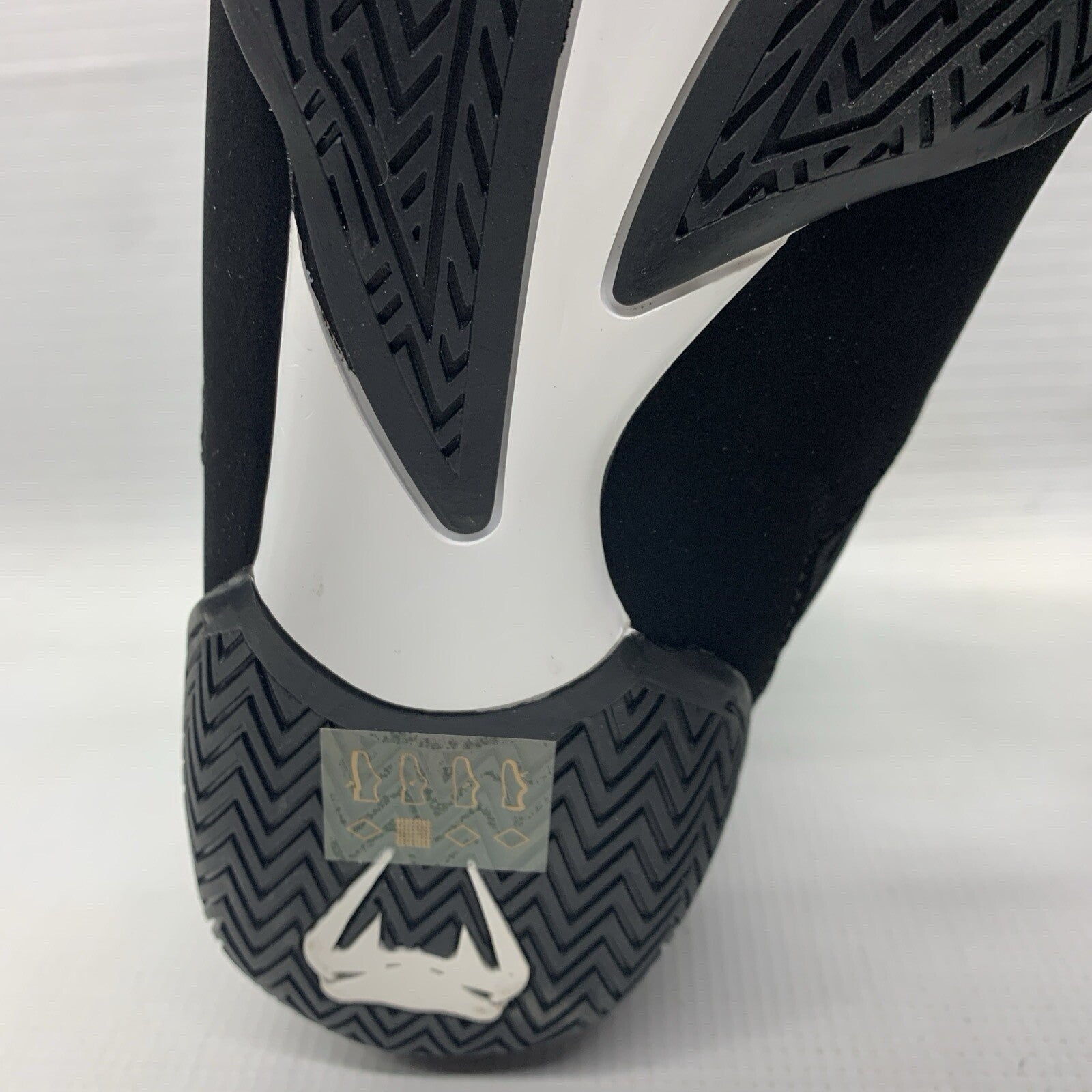 Venum Contender Mens 8.5 High Top Boxing/MMA Shoes Black/White Mid-cut Lace-up