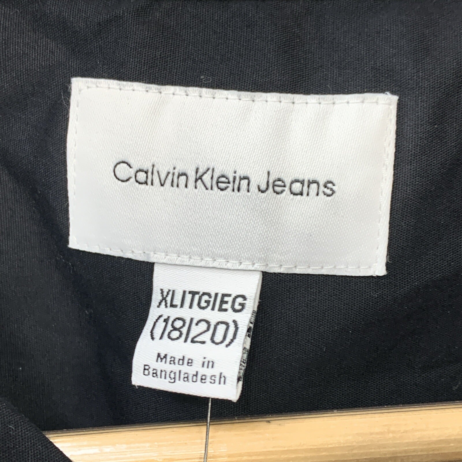 Calvin Klein Boys' Short Sleeve Woven Button-up Collared Shirt Size 18/20 Black