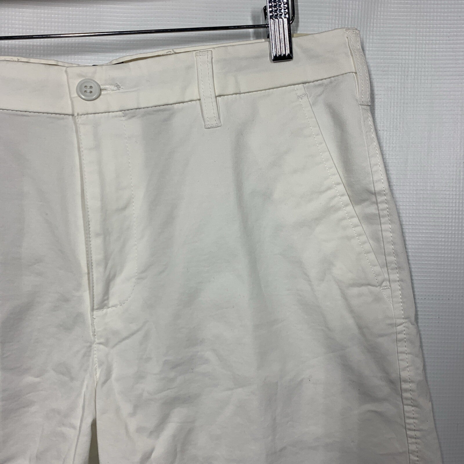 Dockers Men's Ultimate Short Fit Supreme Flex Flexible Waistband Size 32 White