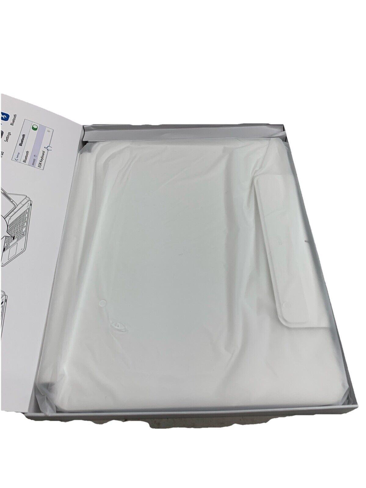 ESR Rebound Series Magnetic Keyboard Case 360 White Bluetooth w/Detachable Case