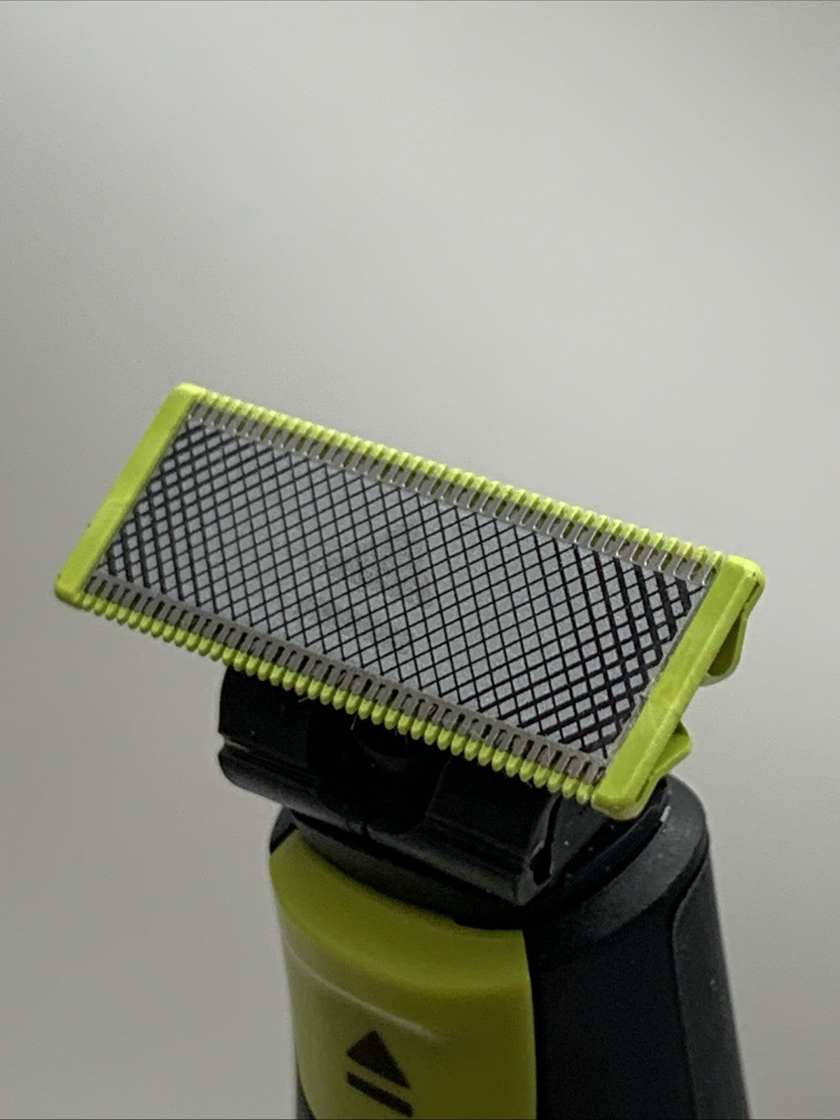 Philips Norelco Oneblade Pro-Face and Trimmer and Shaver-QP6530/90 50/60hz Used