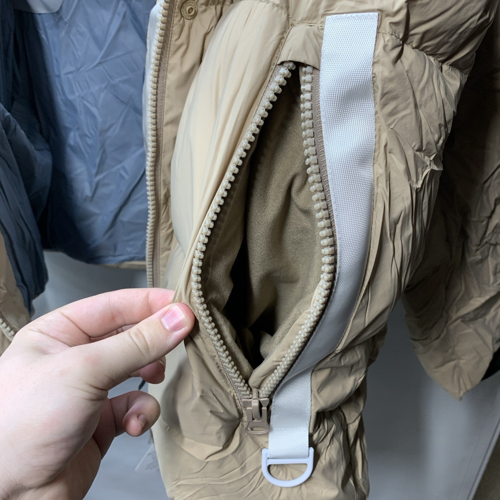 Women's thickened down puffy winter jacket with hood, short style, packable design, from The Family Flips, size XL.