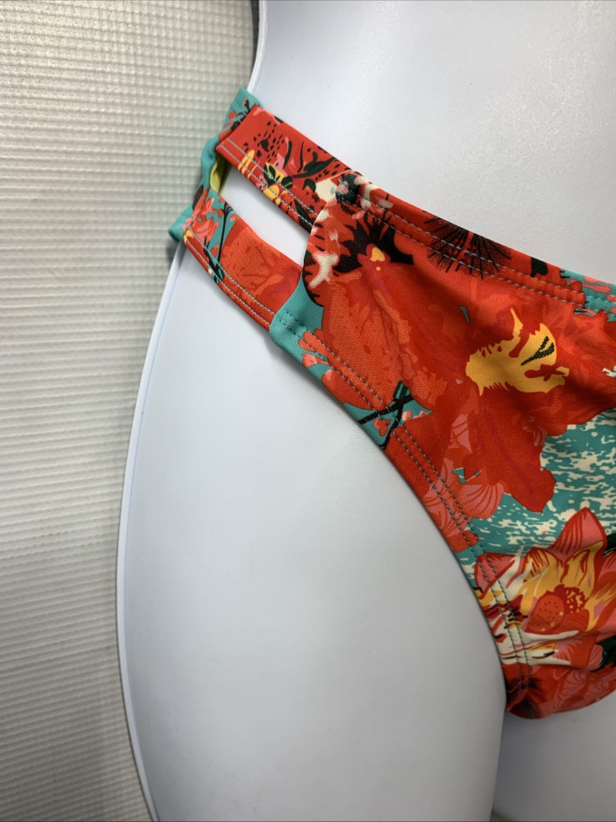 RELLECIGA Low Waisted Bikini Set Scoop Neck Cutout Two Piece Swimsuit Floral Med